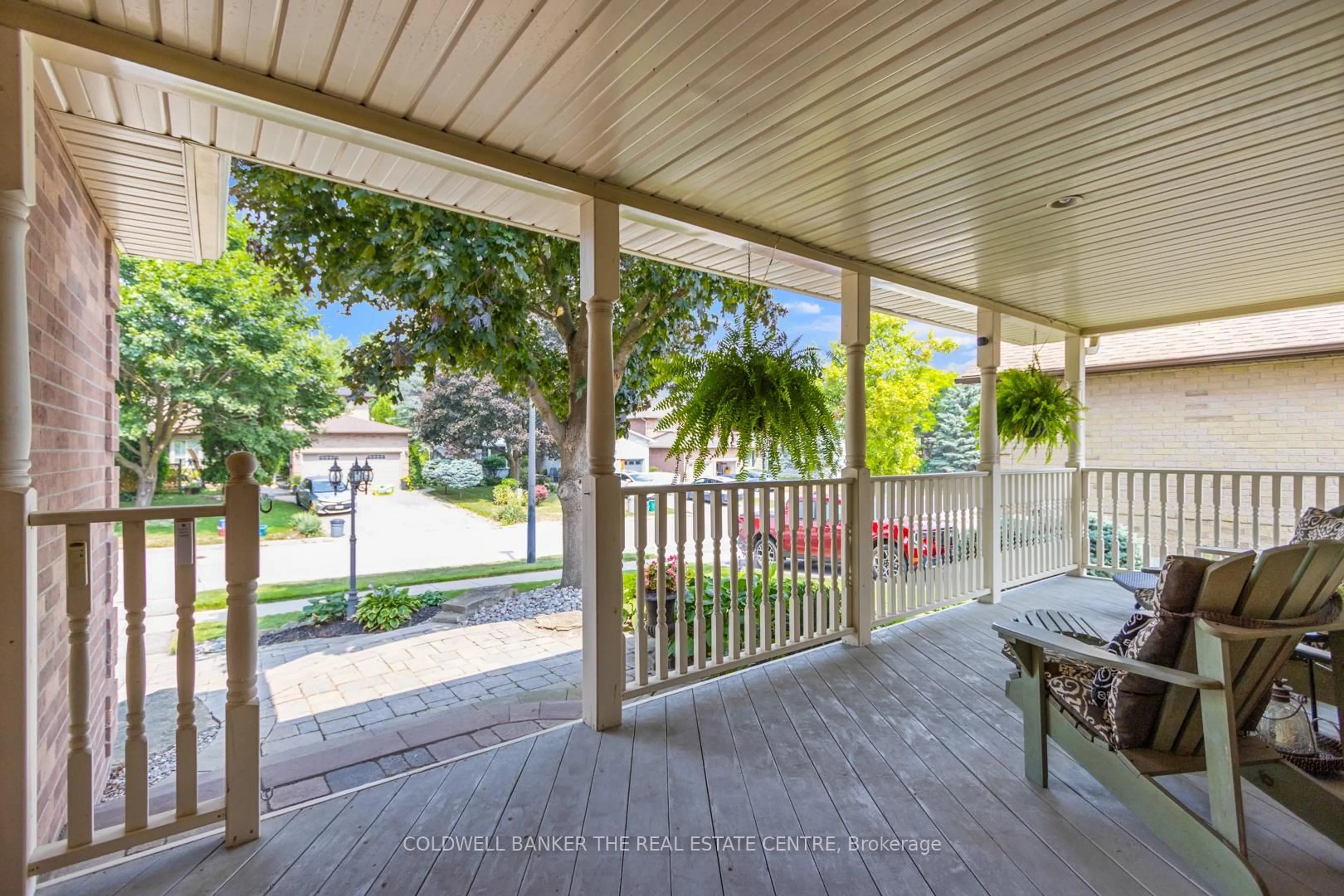 Patio, street for 522 Malvern Cres, Newmarket Ontario L3Y 7L6