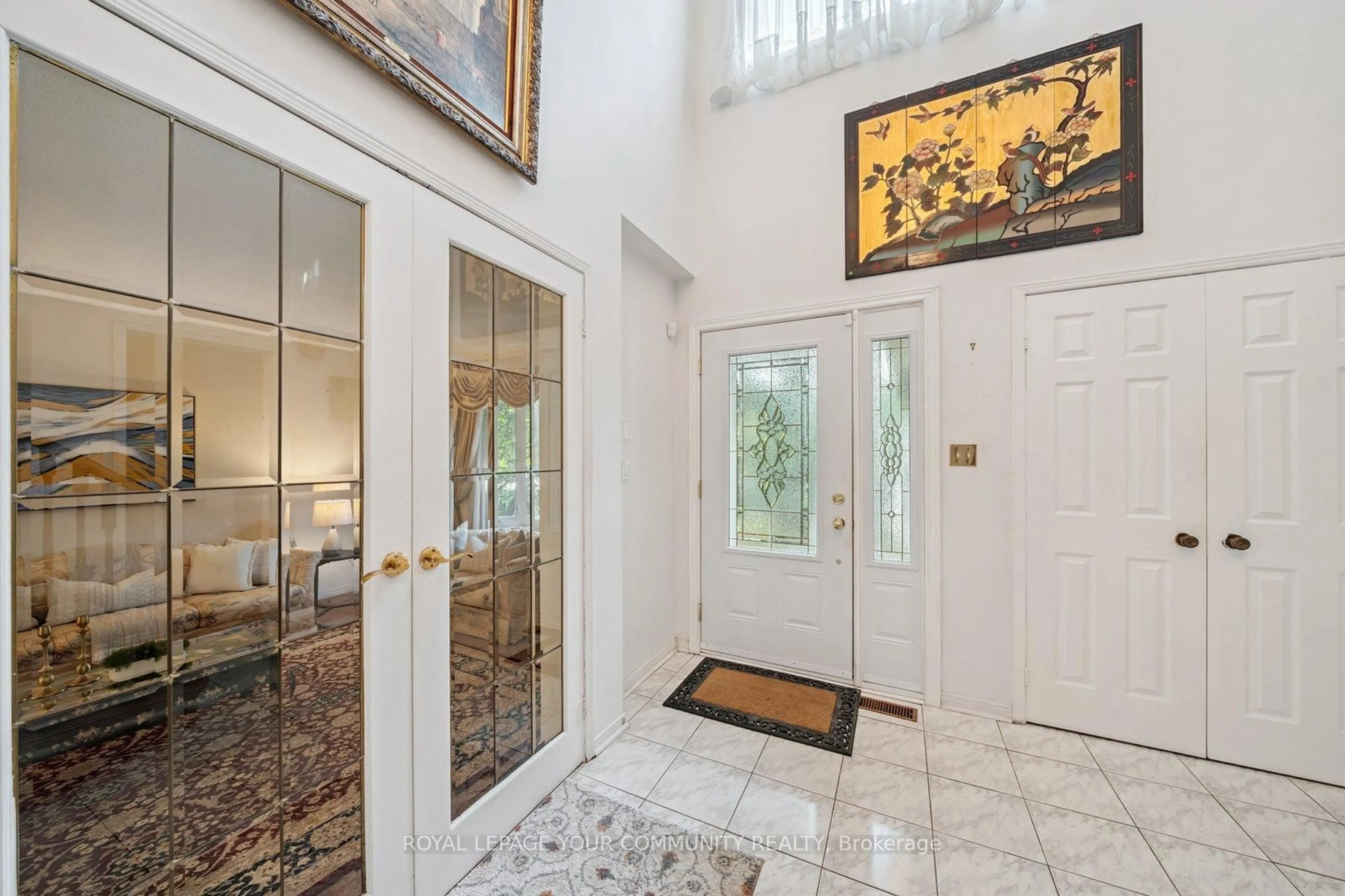 Indoor entryway for 194 Carrington Dr, Richmond Hill Ontario L4C 7Z7