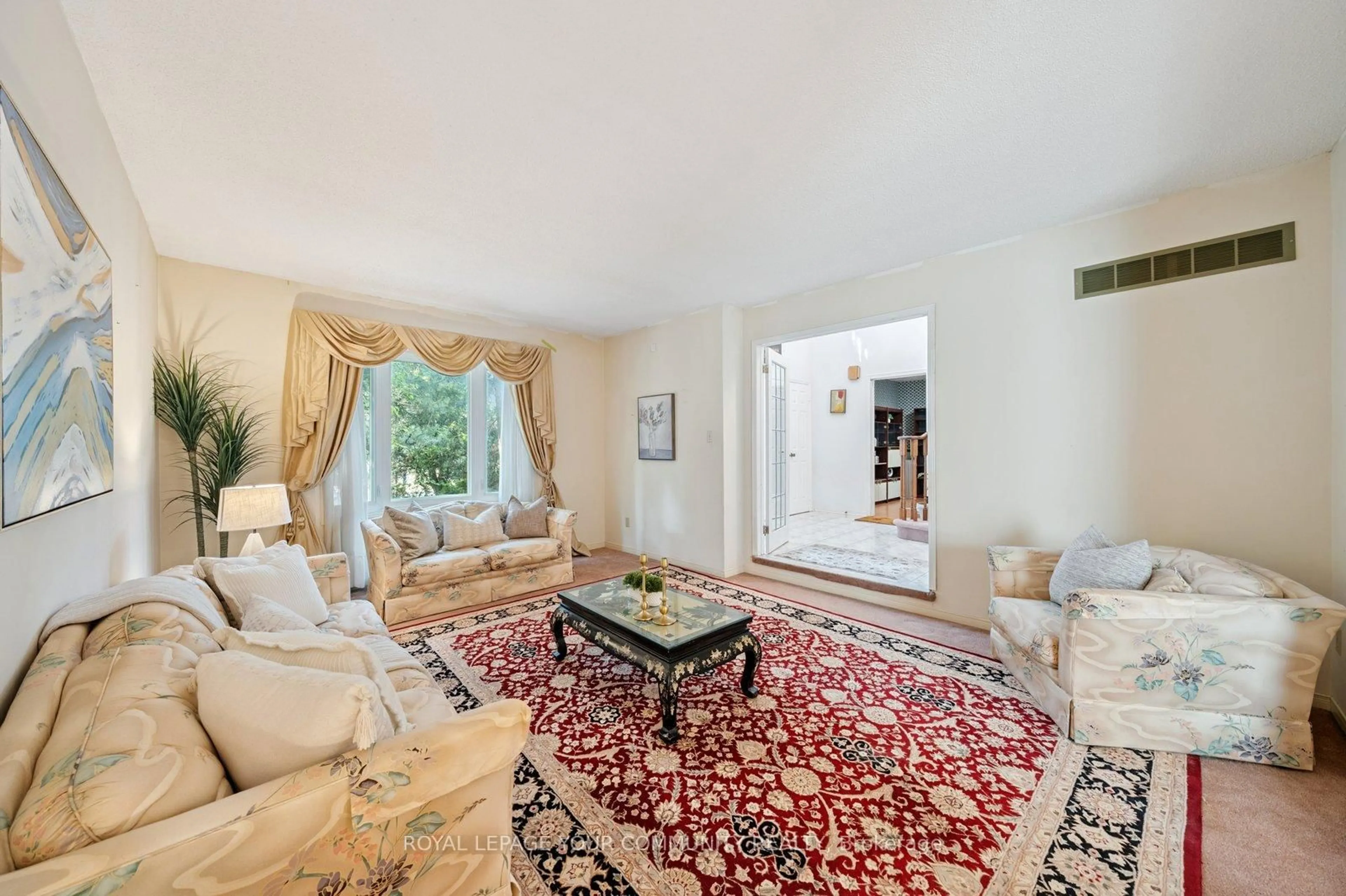Living room with furniture, unknown for 194 Carrington Dr, Richmond Hill Ontario L4C 7Z7
