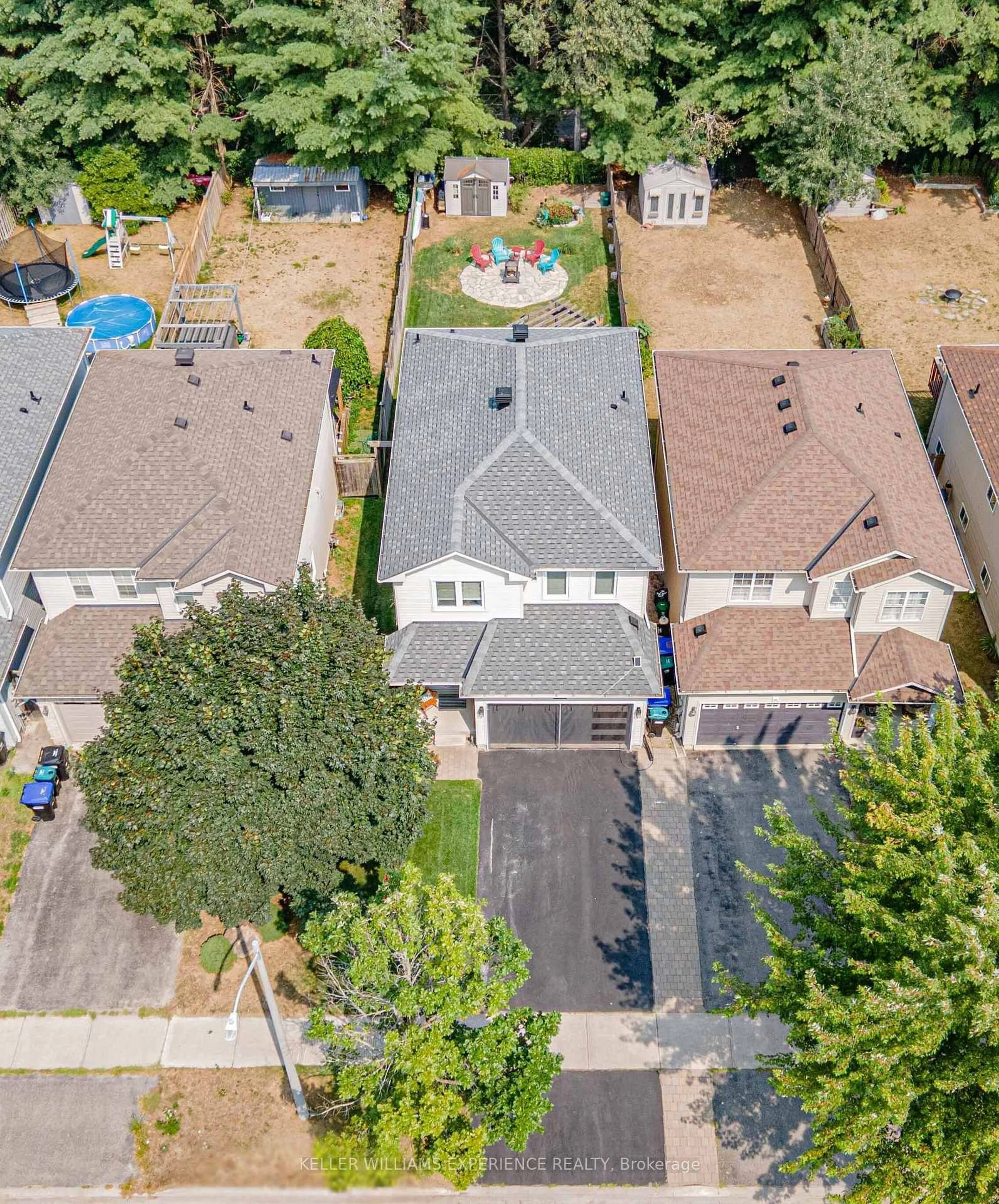 A pic from outside/outdoor area/front of a property/back of a property/a pic from drone, street for 93 Maplewood Dr, Essa Ontario L3W 0B7