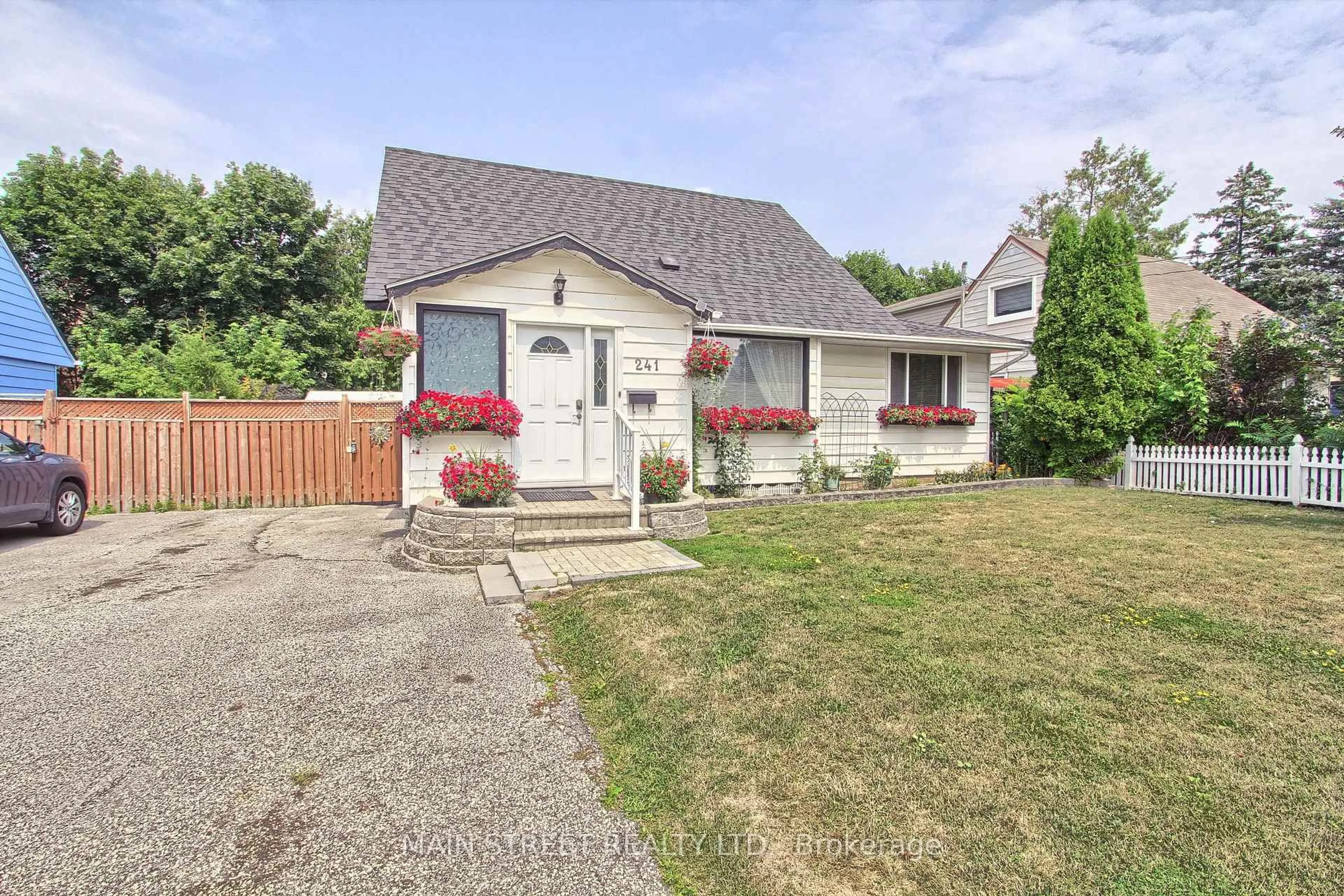 Unknown for 241 Andrew St, Newmarket Ontario L3Y 1H1