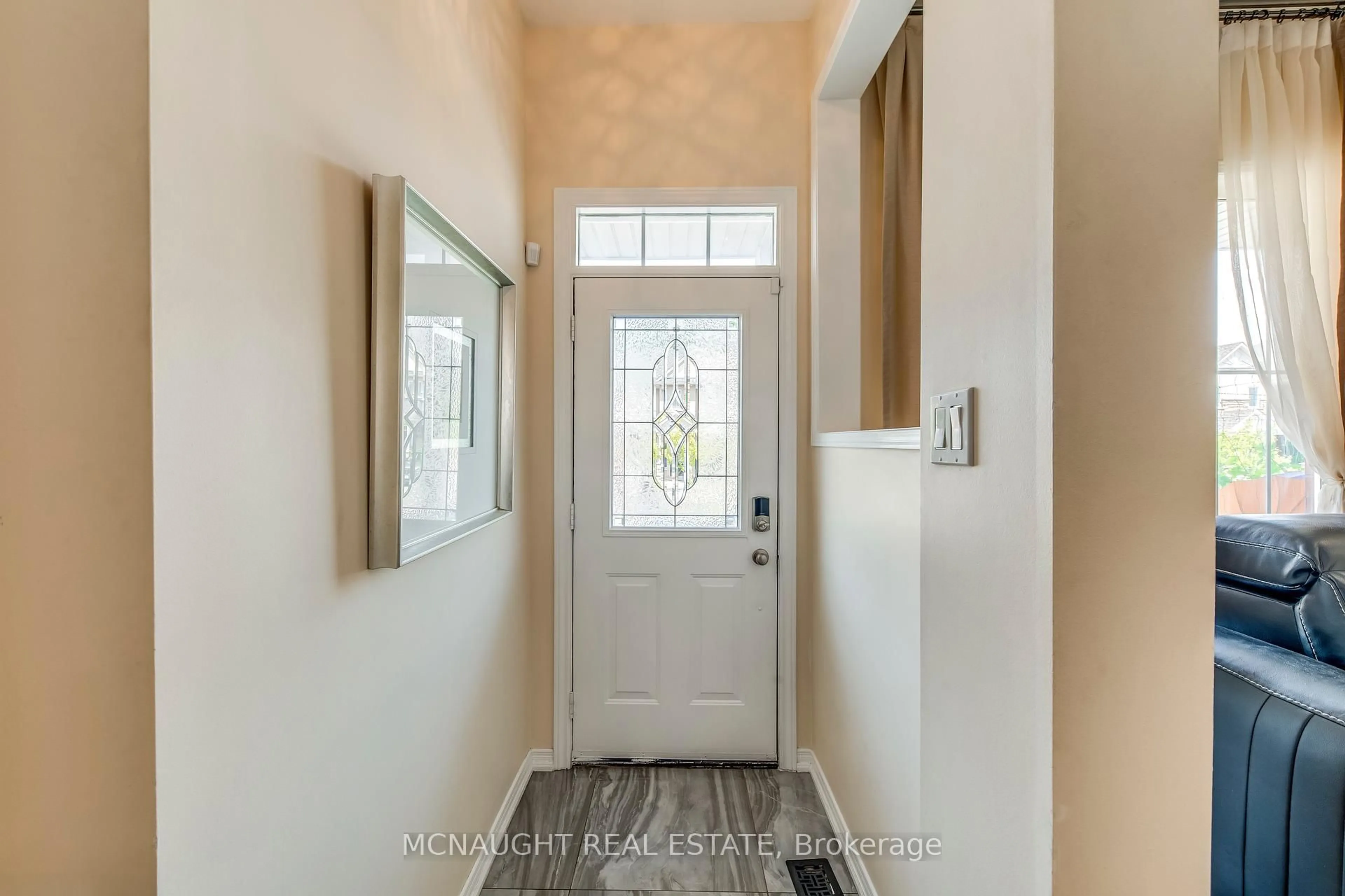 Indoor entryway for 107 Lebovic Dr, Richmond Hill Ontario L4E 5C1