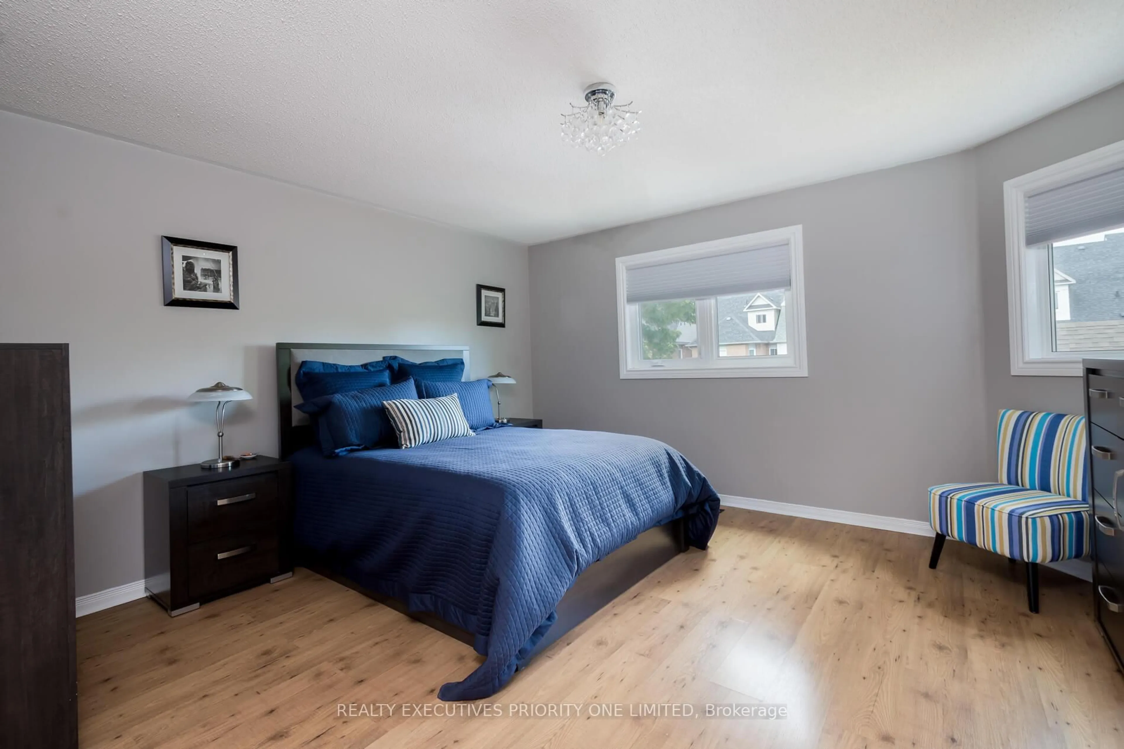 Bedroom with bed, wood/laminate floor for 372 John West Way, Aurora Ontario L4G 7J4