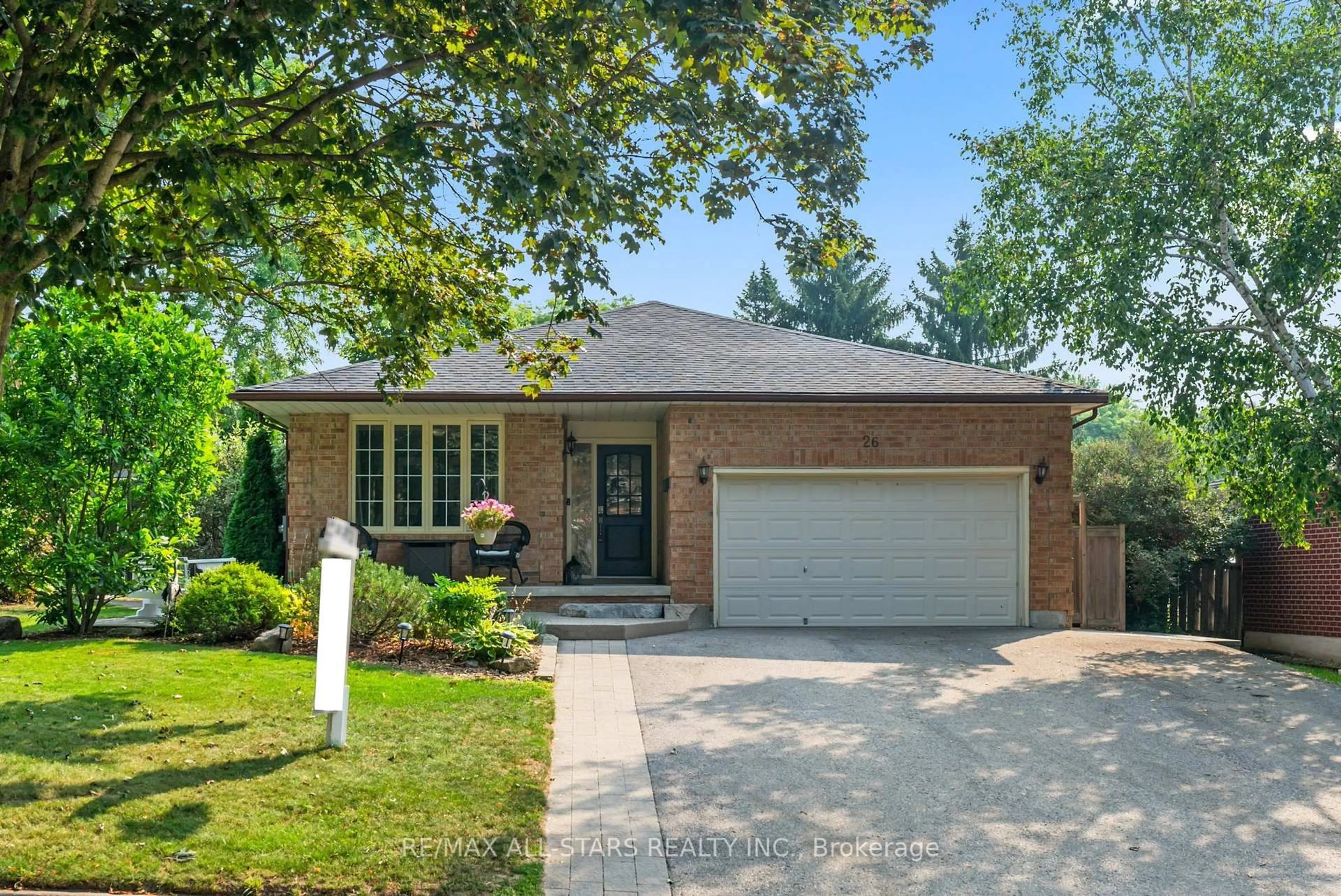 Home with brick exterior material, street for 26 Munro Cres, Uxbridge Ontario L9P 1L5