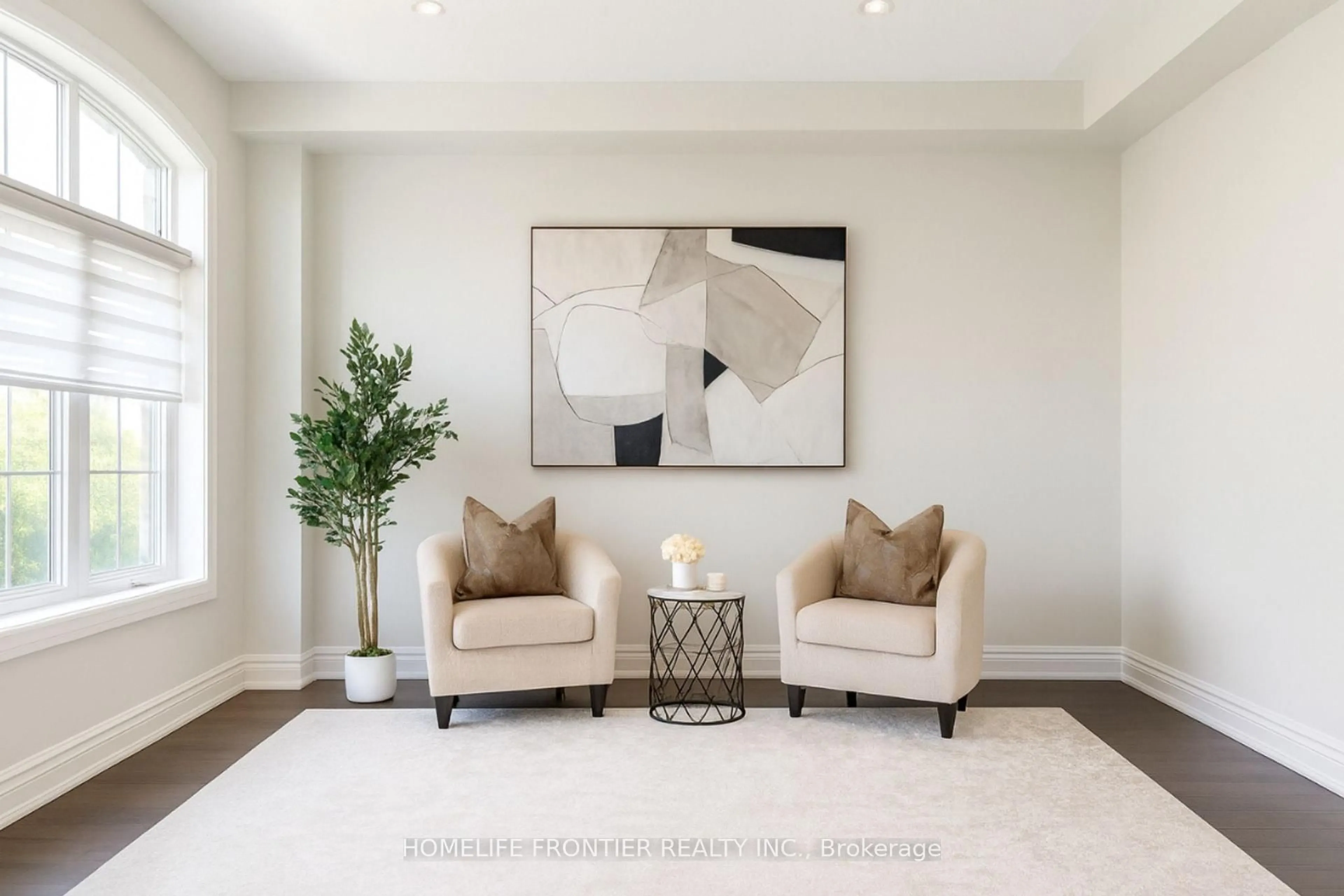 Living room with furniture, unknown for 561 McGregor Farm Tr, Newmarket Ontario L3X 0H7