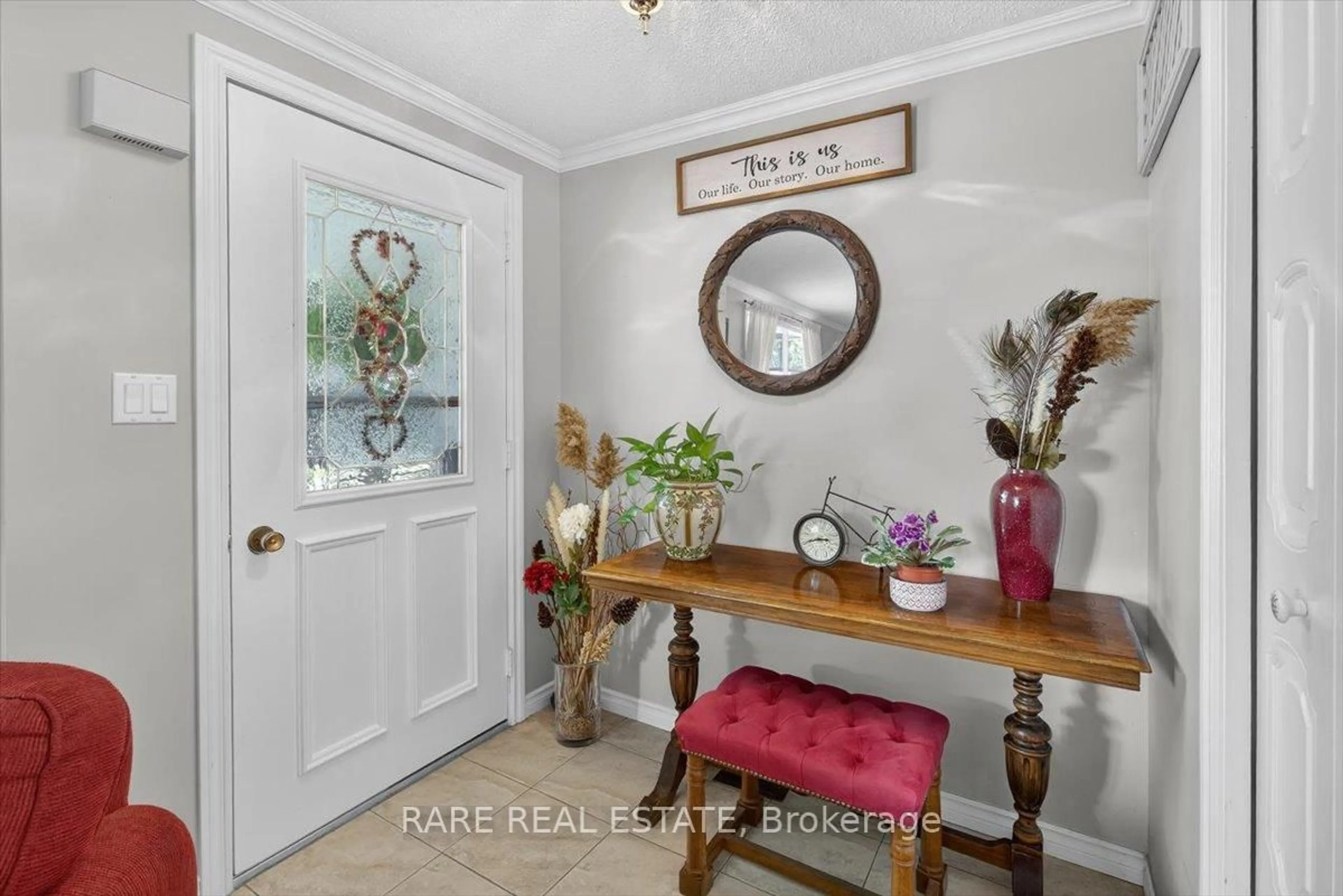 Indoor entryway for 30 Main St, Innisfil Ontario L9S 1L9
