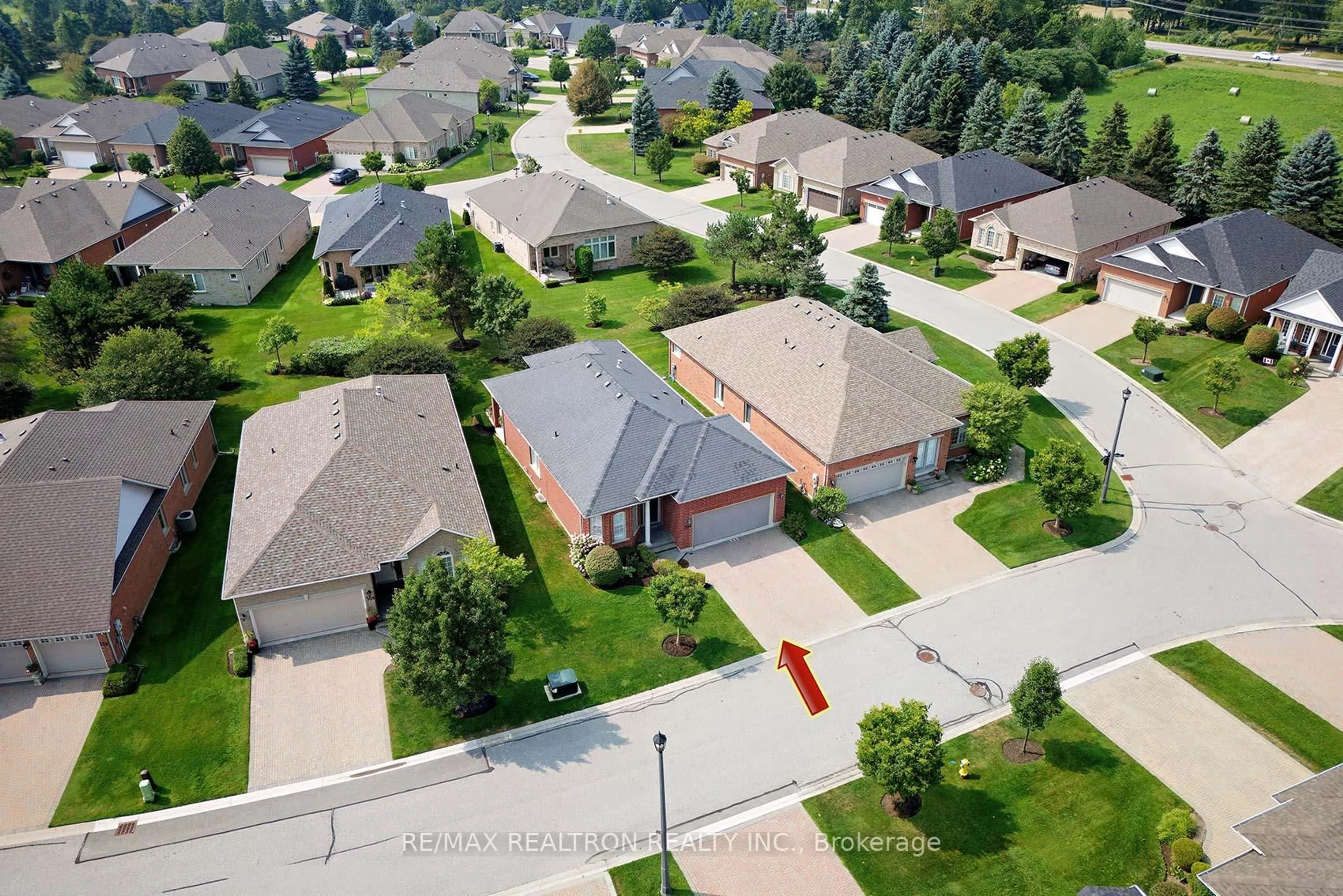 A pic from outside/outdoor area/front of a property/back of a property/a pic from drone, street for 104 Long Stan, Whitchurch-Stouffville Ontario L4A 1P6