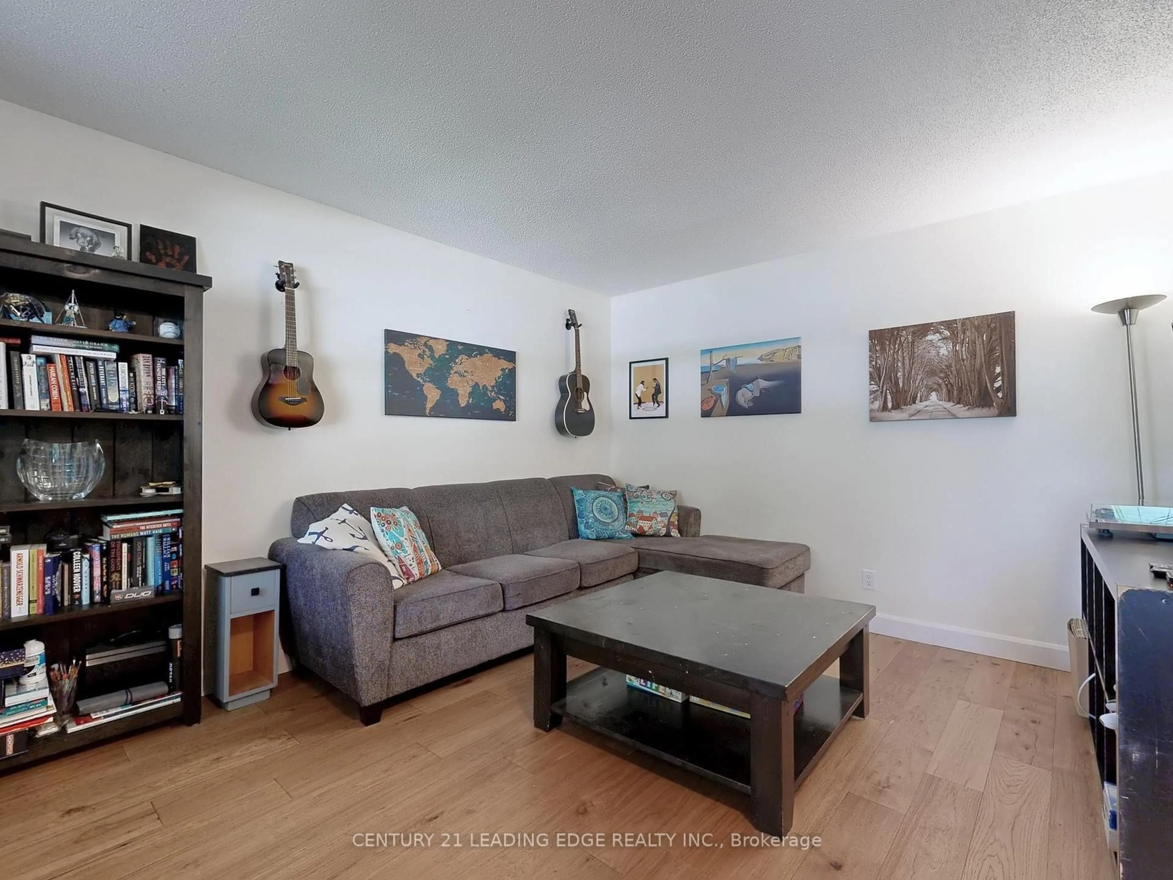 Living room with furniture, wood/laminate floor for 255 Cedarholme Ave, Georgina Ontario L4P 2W5