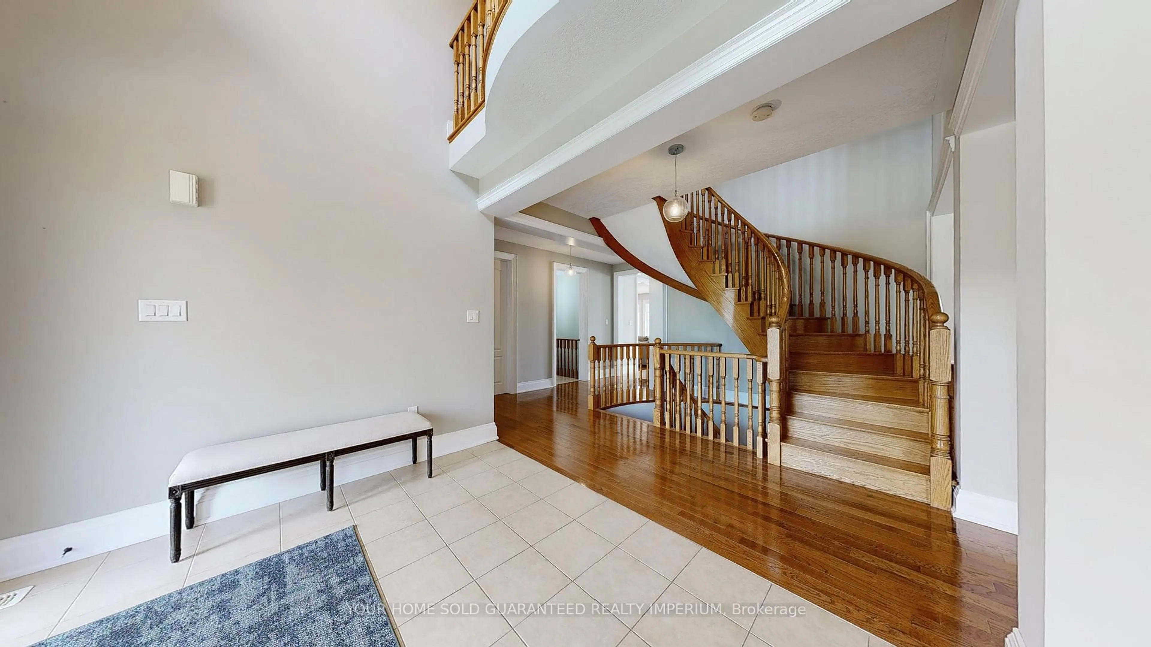 Indoor foyer for 24 Wyndance Way, Uxbridge Ontario L9P 0B8