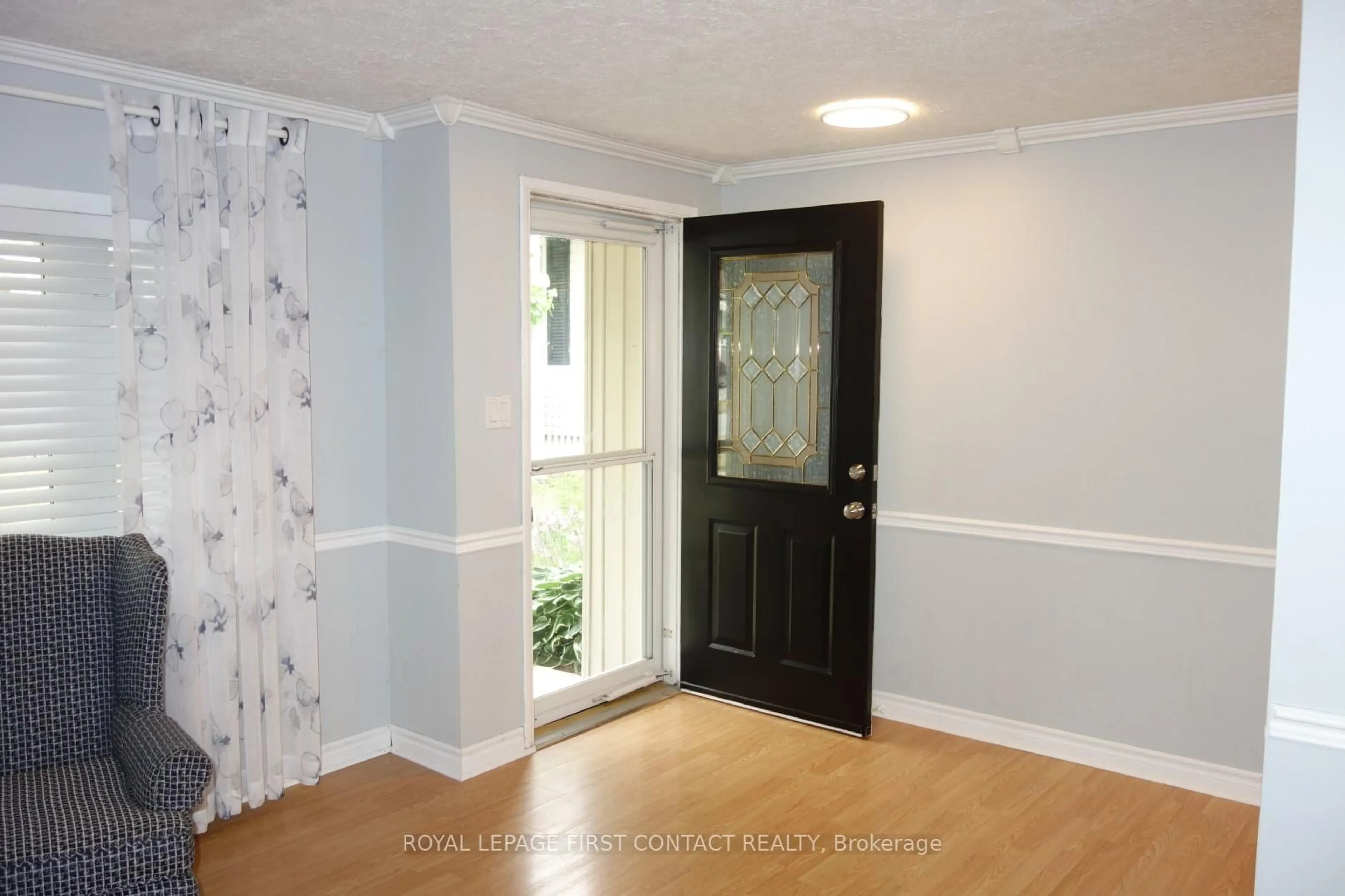 Indoor entryway for 23 Mimosa Cres, Innisfil Ontario L9S 1P9