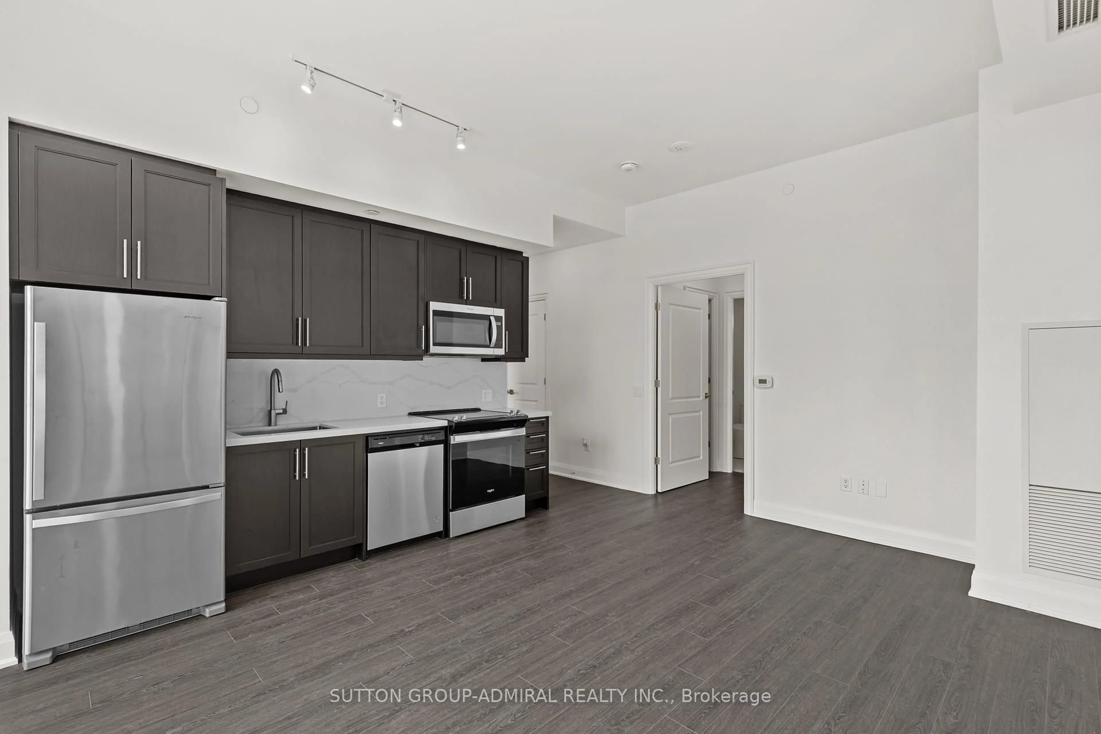 Standard kitchen, unknown for 20 Gatineau Dr #202, Vaughan Ontario L4J 0L3