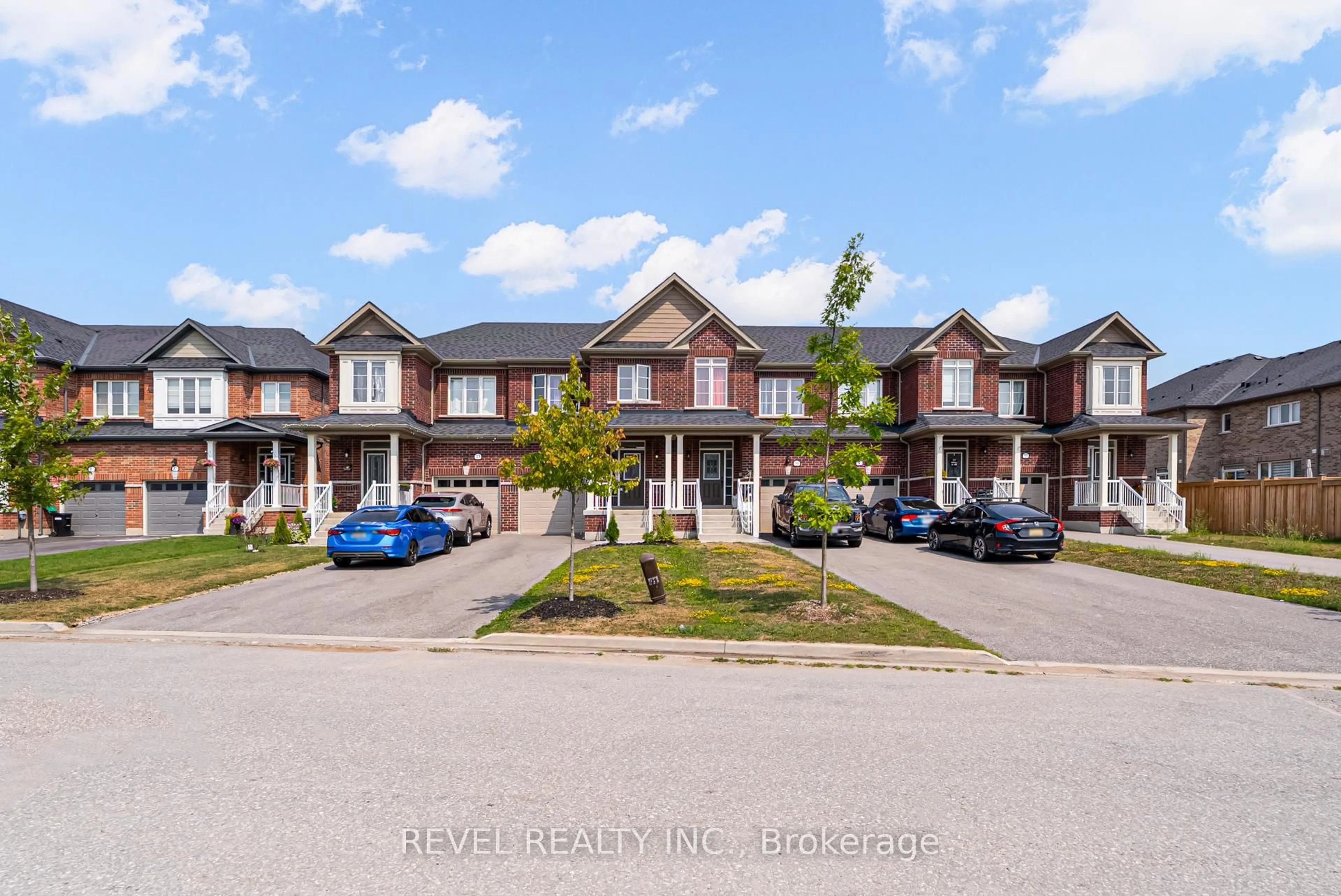 A pic from outside/outdoor area/front of a property/back of a property/a pic from drone, mountain view for 41 Morris Dr, Essa Ontario L0M 1B5