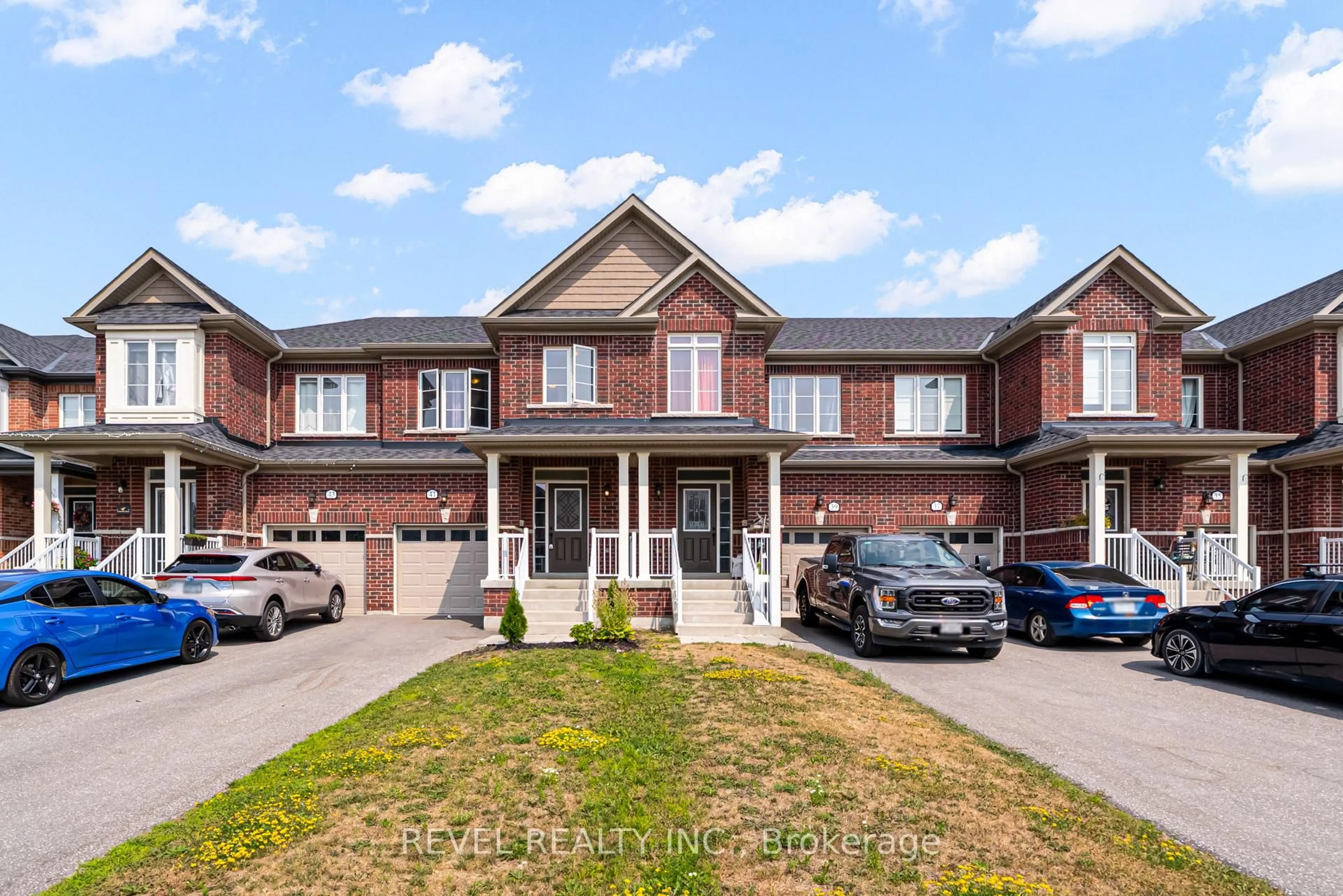 A pic from outside/outdoor area/front of a property/back of a property/a pic from drone, street for 41 Morris Dr, Essa Ontario L0M 1B5