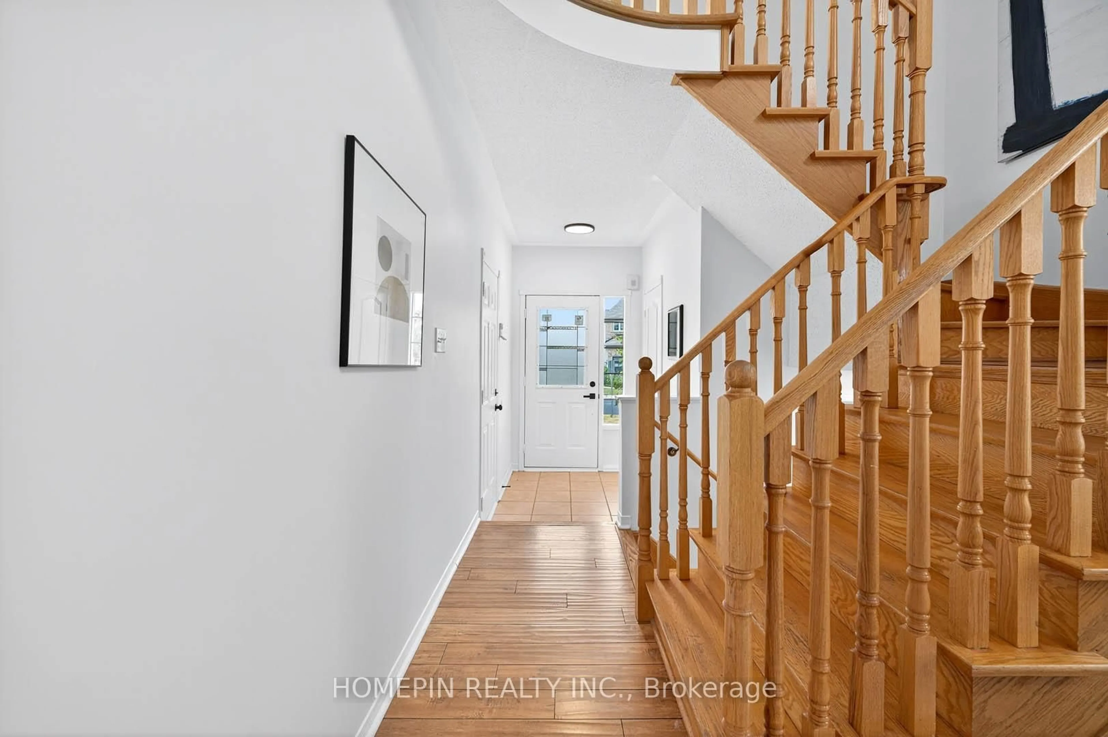 Indoor entryway for 39 Joe Dales Dr, Georgina Ontario L4P 4E8