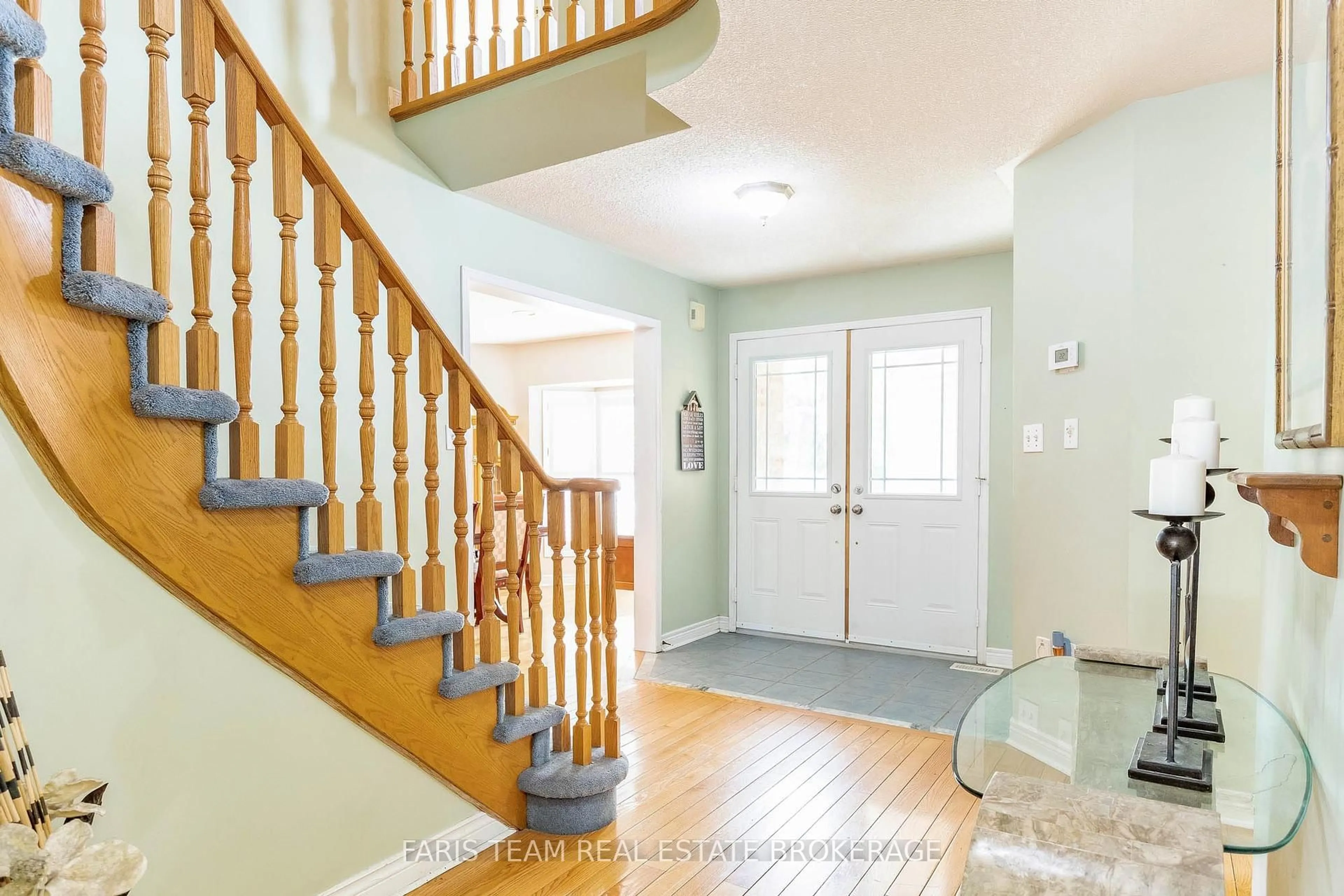 Indoor entryway for 306 Tupper Blvd, New Tecumseth Ontario L9R 1Z6
