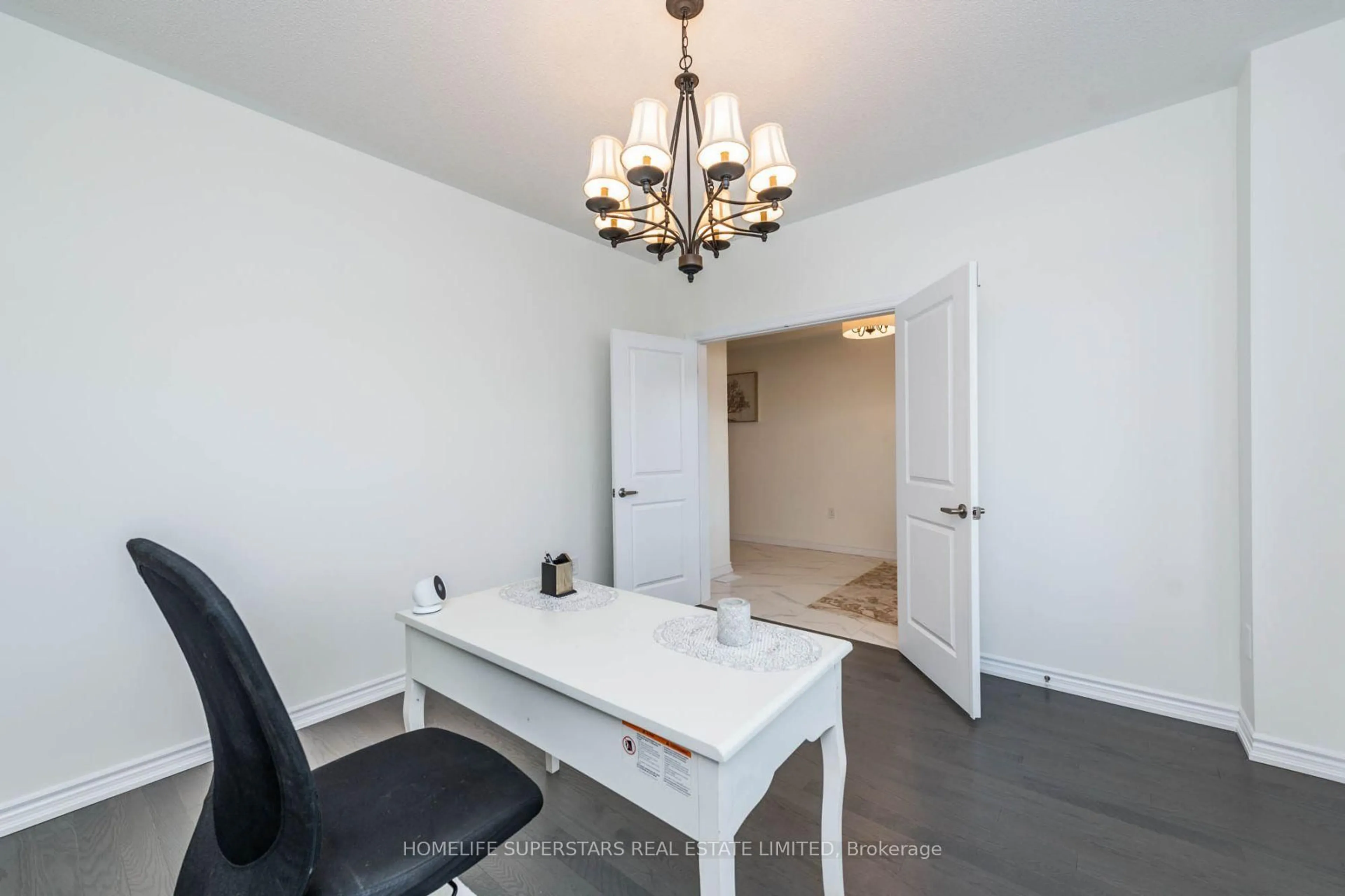 A pic of a room for 1121 Cole St, Innisfil Ontario L9R 0R3