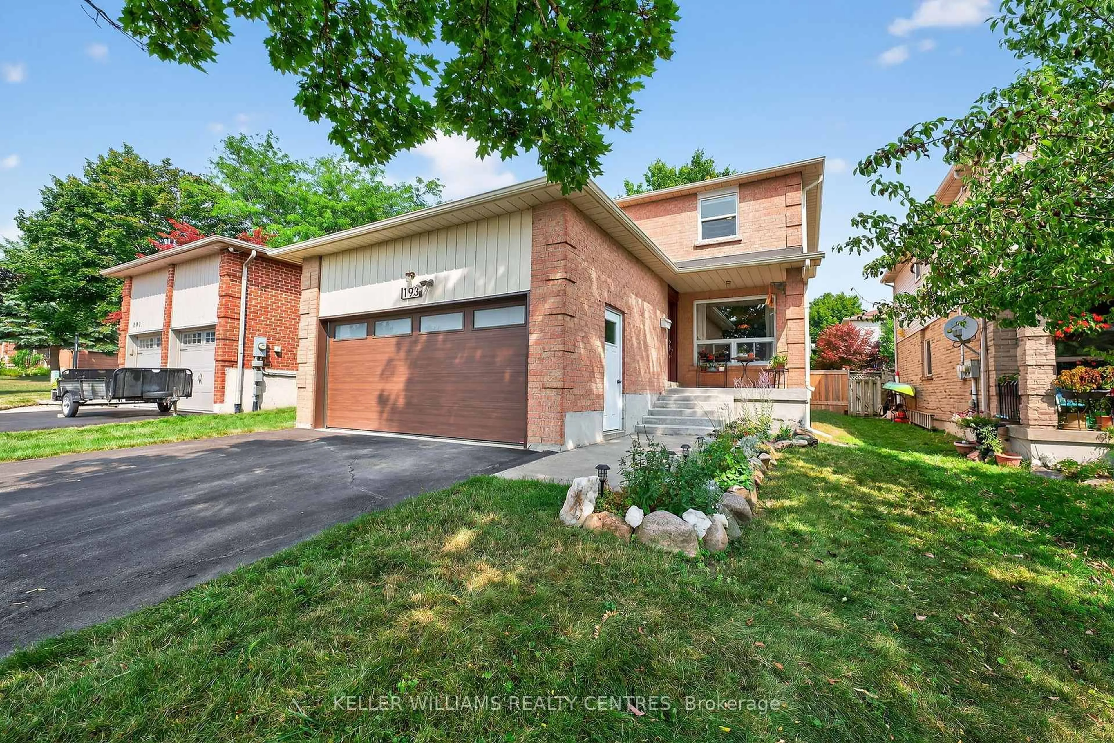 Home with brick exterior material, street for 193 Forsyth Rd, Newmarket Ontario L3Y 7Y2