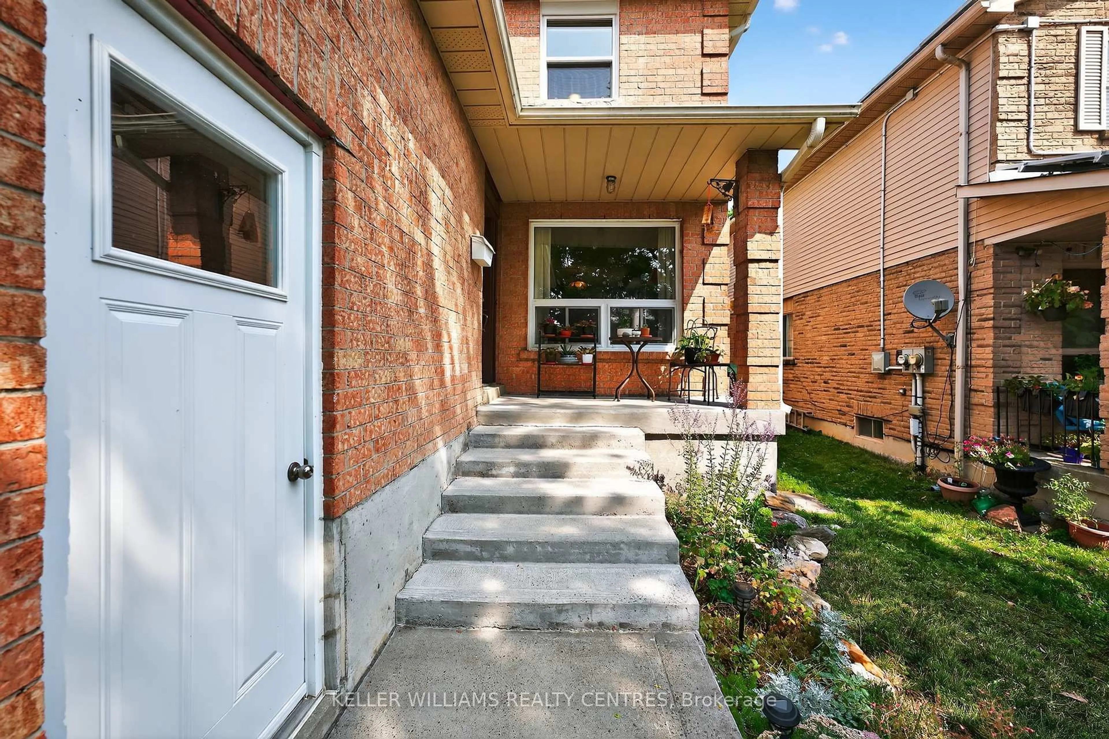 Home with brick exterior material, street for 193 Forsyth Rd, Newmarket Ontario L3Y 7Y2