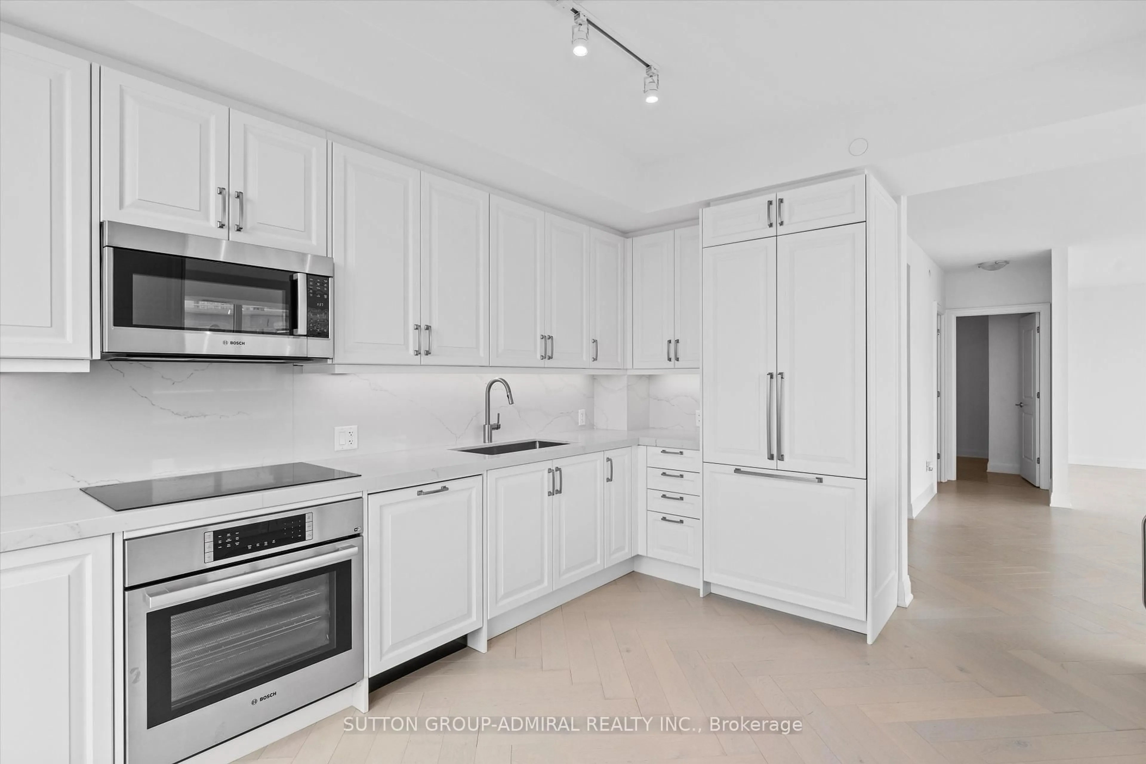 Standard kitchen, ceramic/tile floor for 10 Gatineau Dr #305, Vaughan Ontario L4J 0L3