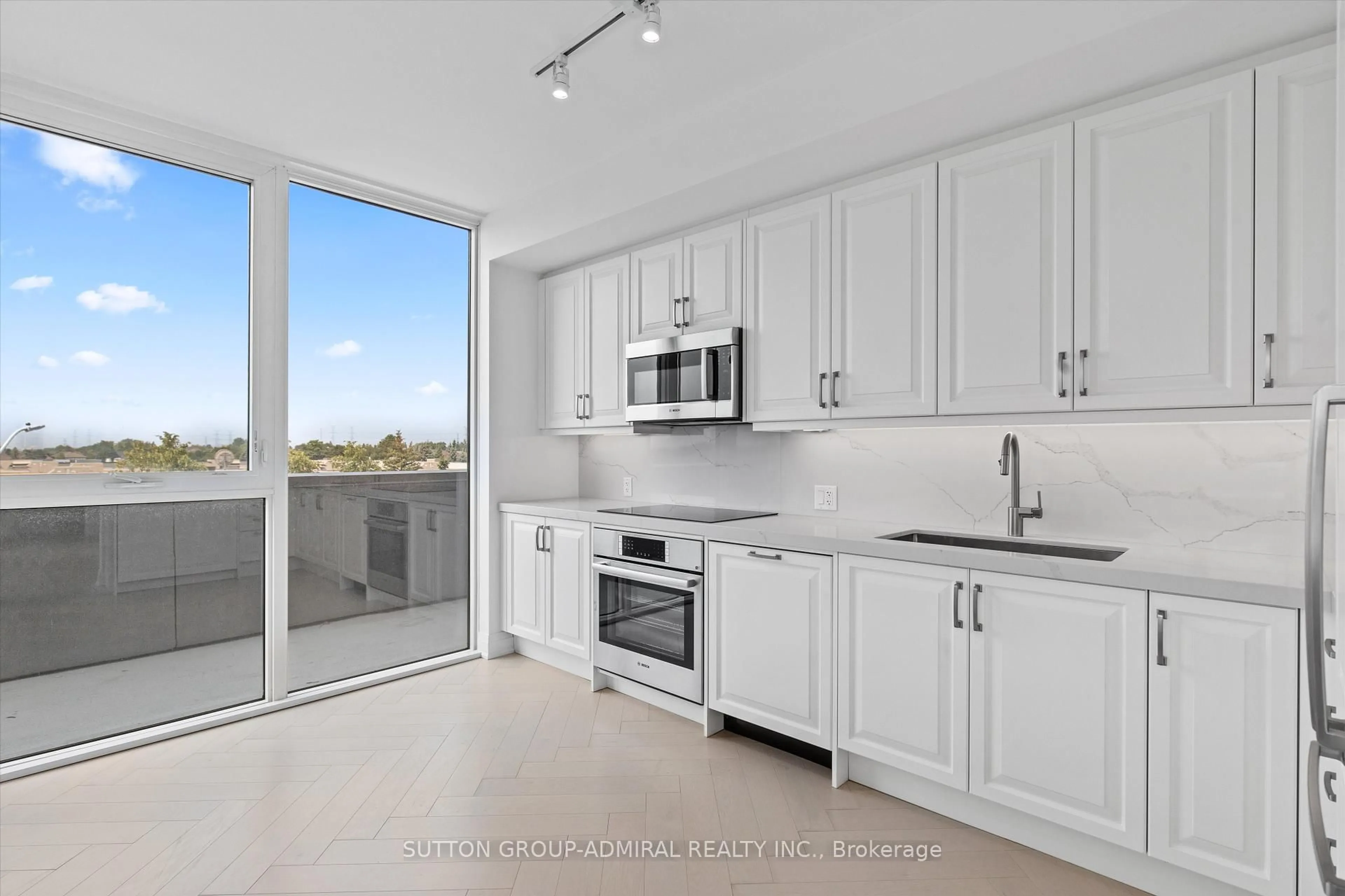 Standard kitchen, ceramic/tile floor for 10 Gatineau Dr #305, Vaughan Ontario L4J 0L3