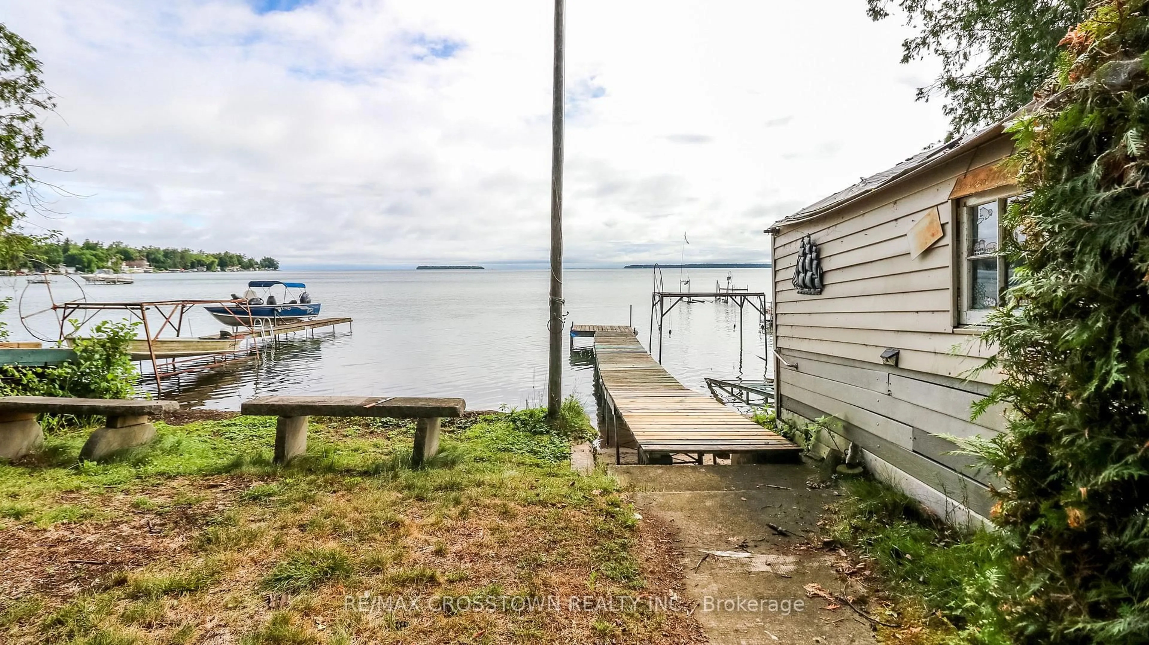 Patio, water/lake/river/ocean view for 1895 Simcoe Blvd, Innisfil Ontario L9S 4N3