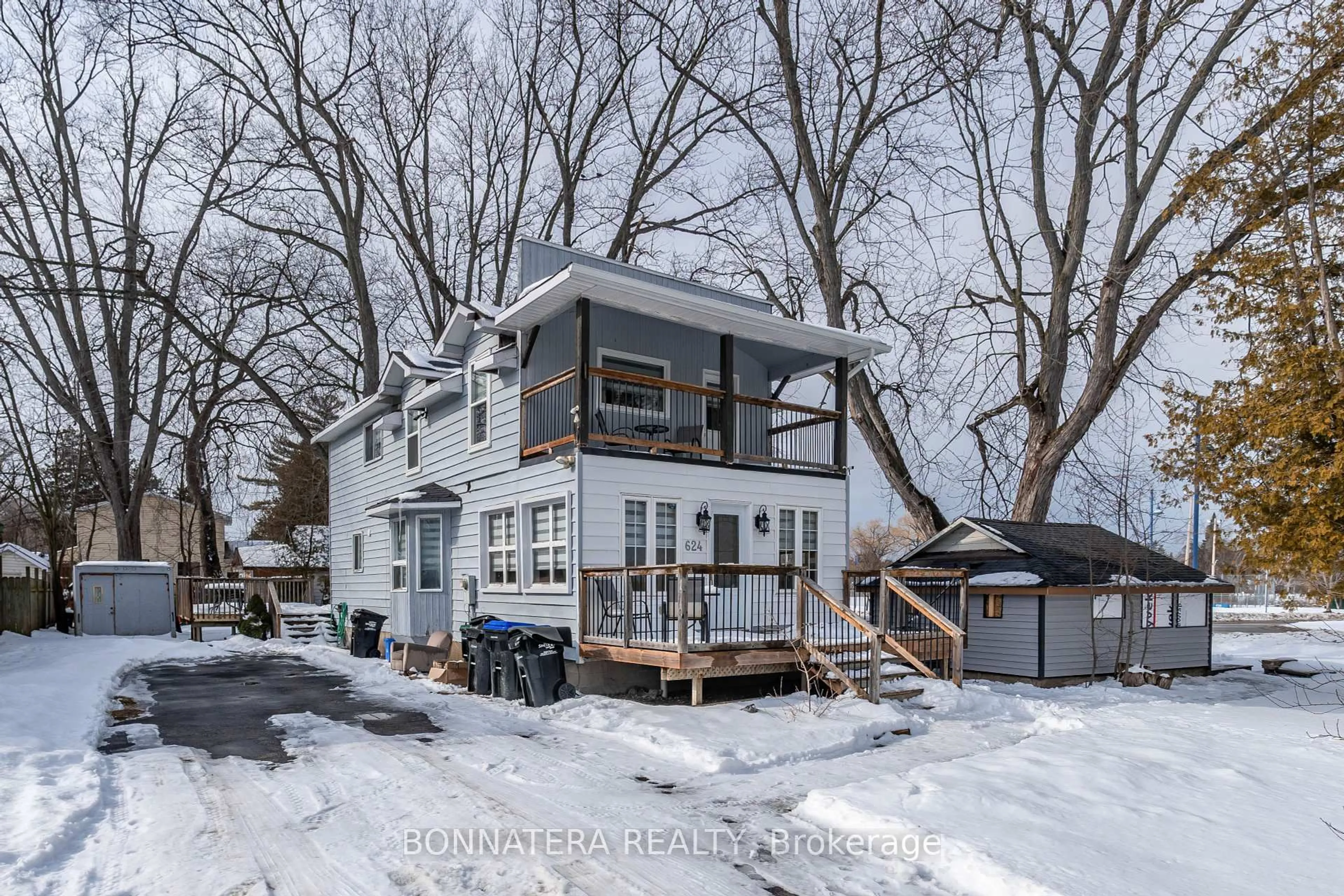 A pic from outside/outdoor area/front of a property/back of a property/a pic from drone, street for 687 INNISFIL BEACH Rd, Innisfil Ontario L9S 4E6