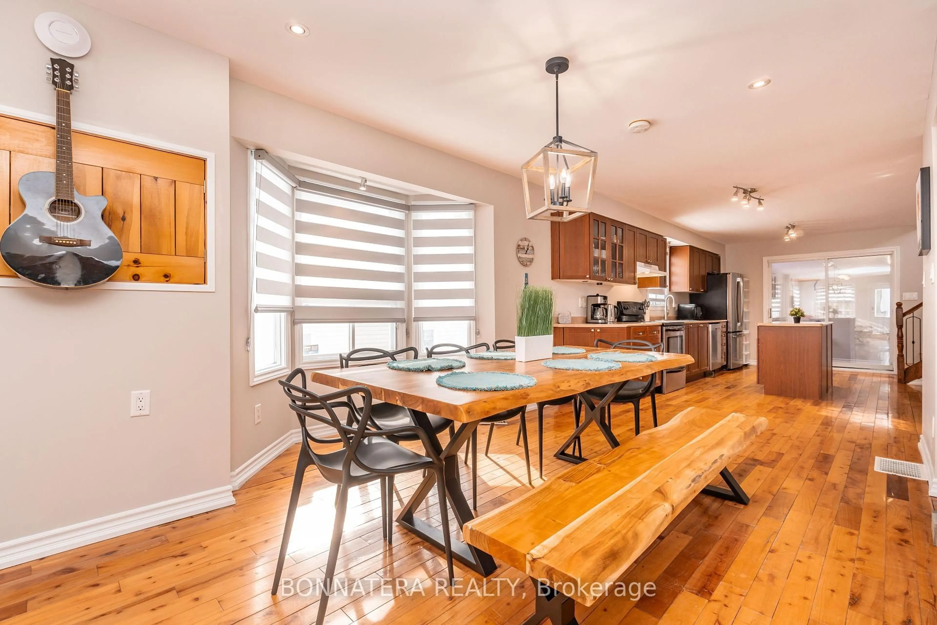 Open concept kitchen, wood/laminate floor for 687 INNISFIL BEACH Rd, Innisfil Ontario L9S 4E6