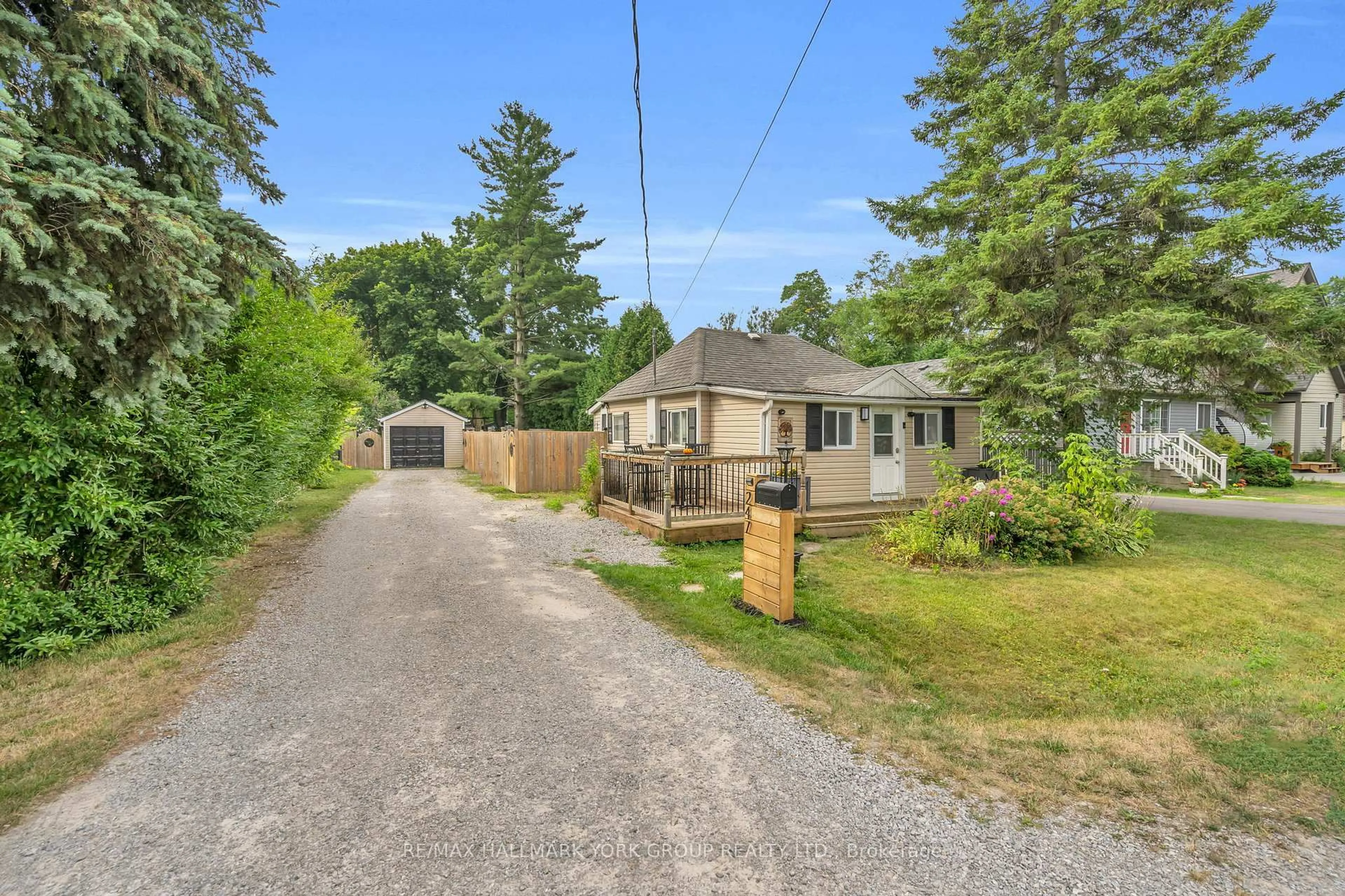 A pic from outside/outdoor area/front of a property/back of a property/a pic from drone, street for 247 Shorecrest Rd, Georgina Ontario L4P 1J3