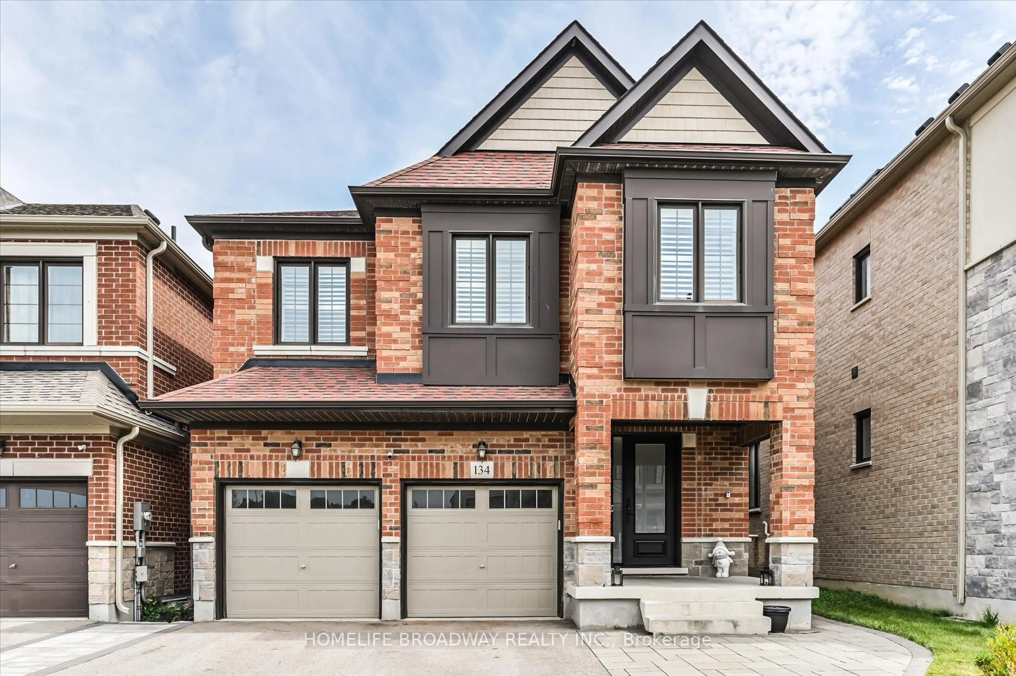 Home with brick exterior material, street for 134 Meadow Vista Cres, East Gwillimbury Ontario L9N 0T4