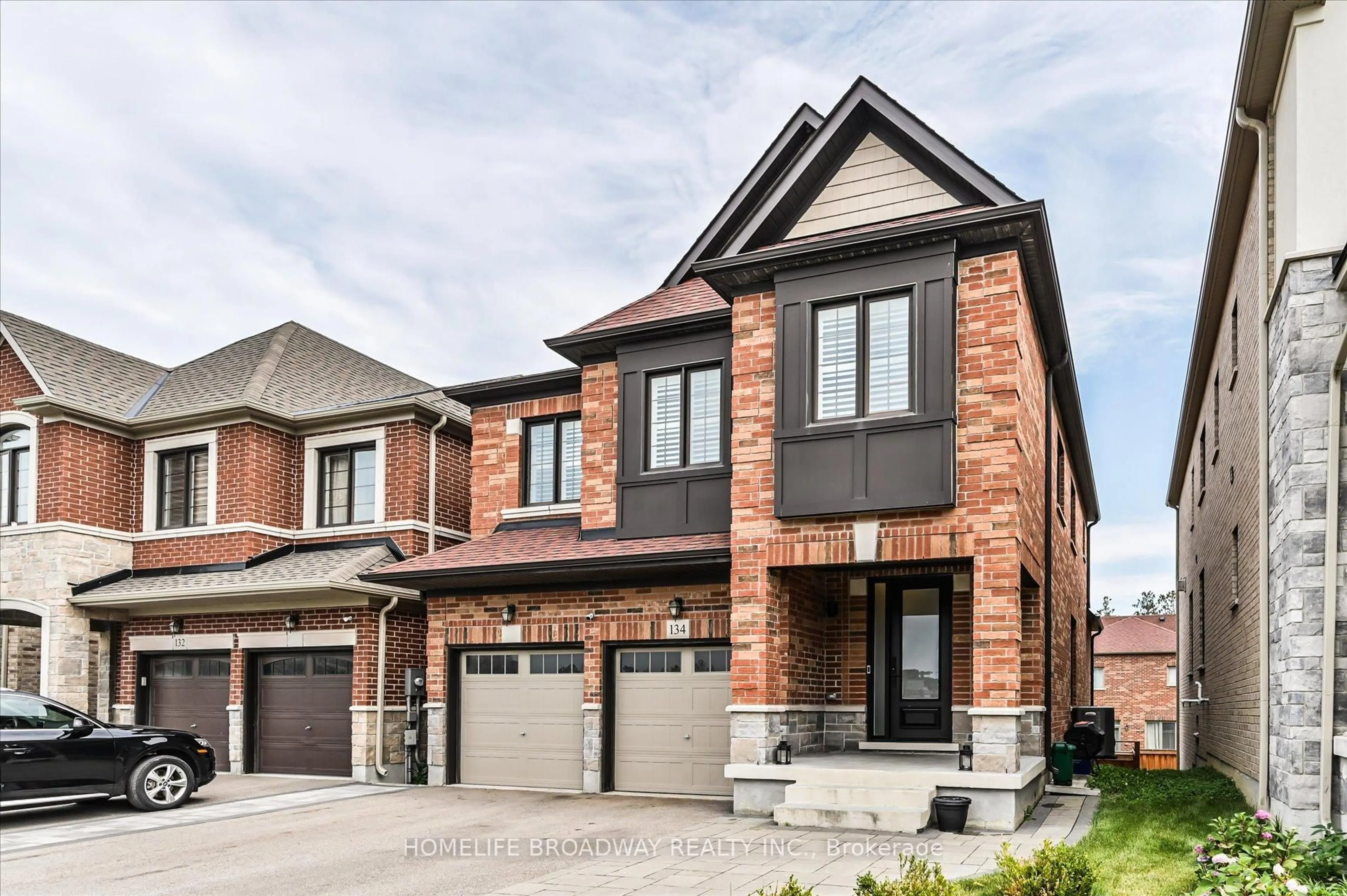Home with brick exterior material, street for 134 Meadow Vista Cres, East Gwillimbury Ontario L9N 0T4
