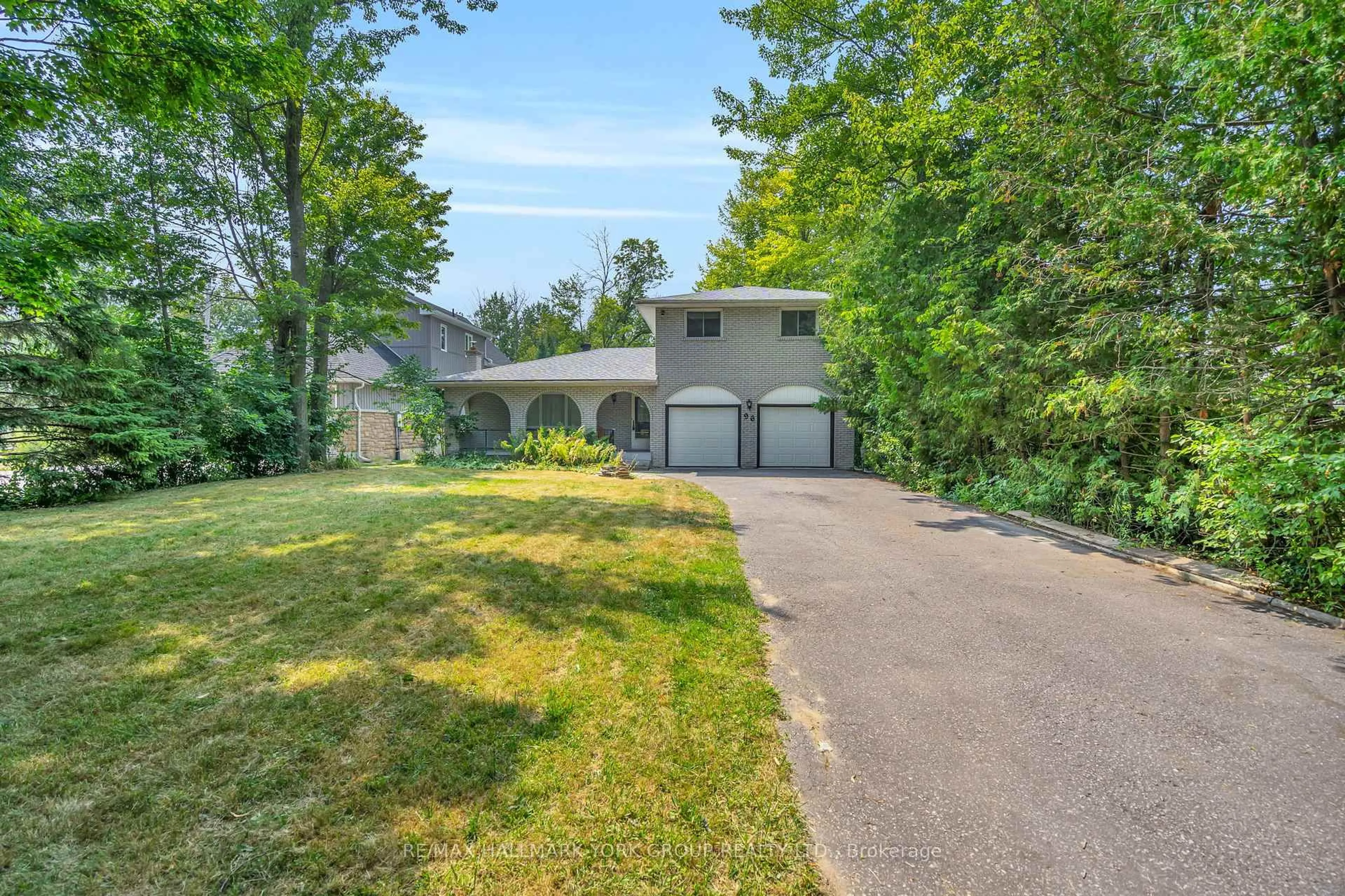 A pic from outside/outdoor area/front of a property/back of a property/a pic from drone, street for 96 Riverview Beach Rd, Georgina Ontario L0E 1N0