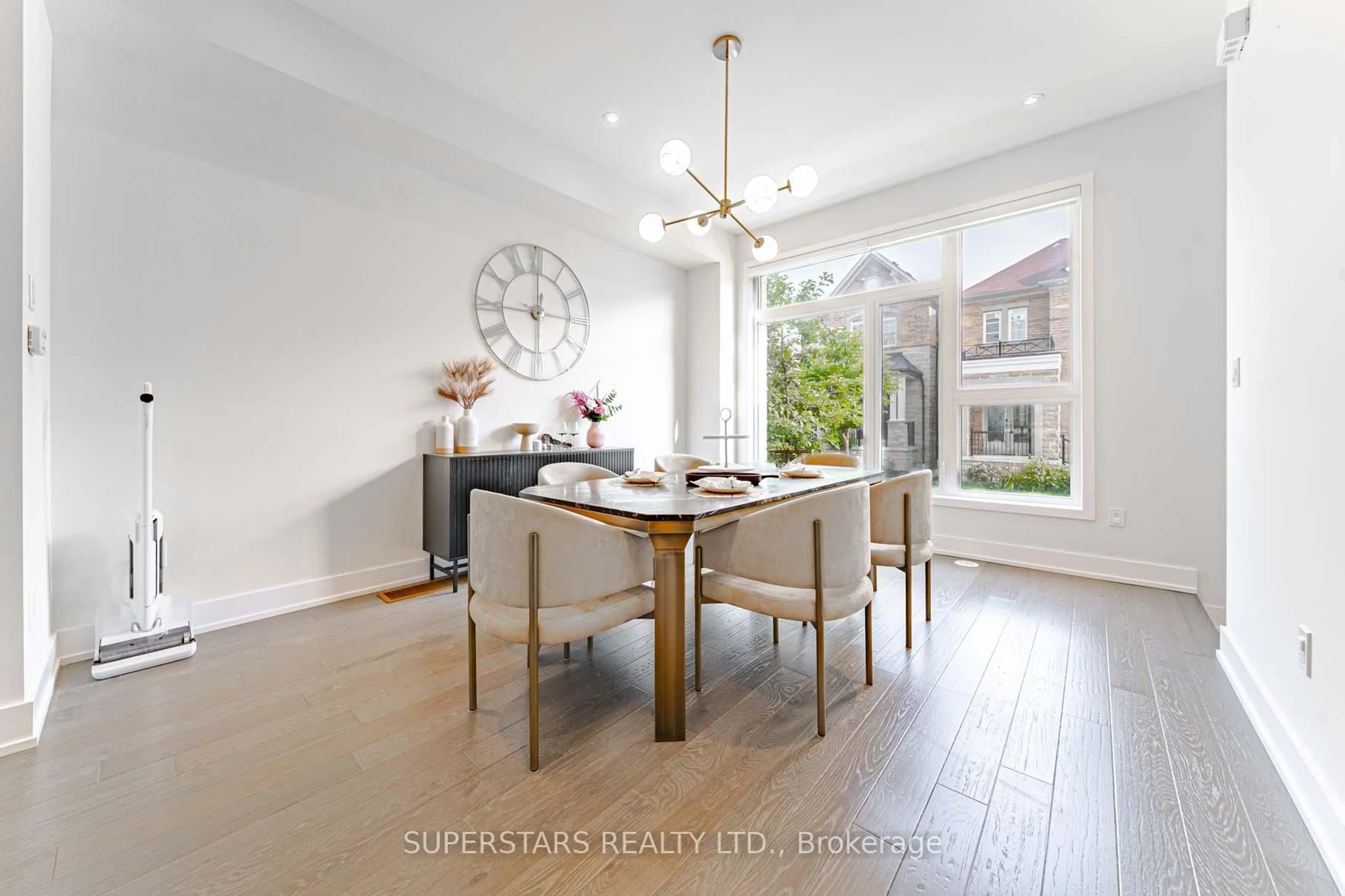 Dining room, wood/laminate floor for 35 Sundew Lane, Richmond Hill Ontario L4E 1H7