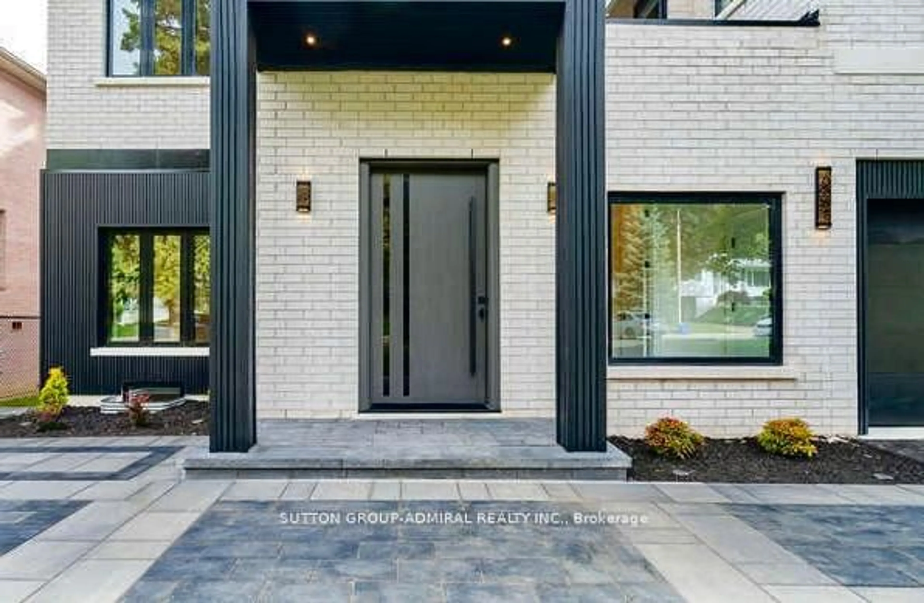 Indoor entryway for 98 Babcombe Dr, Markham Ontario L3T 1N1
