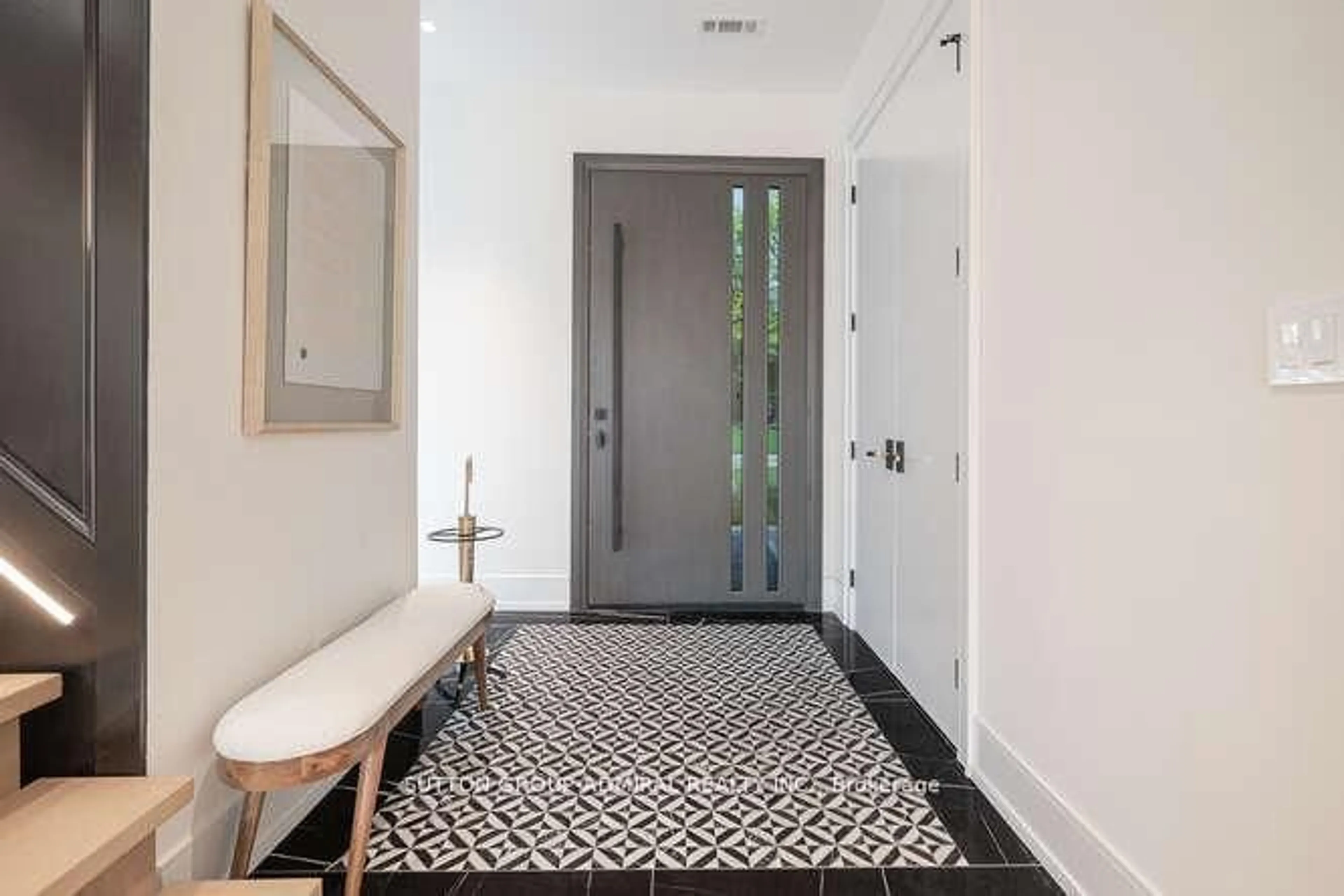 Indoor entryway for 98 Babcombe Dr, Markham Ontario L3T 1N1