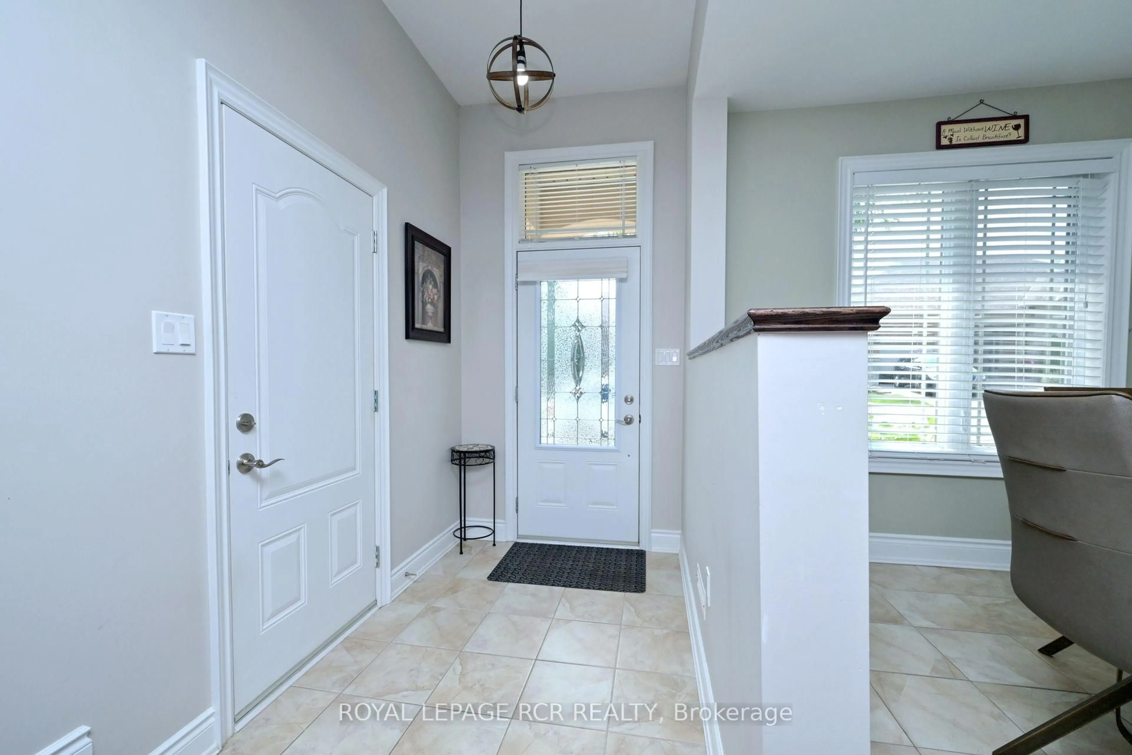 Indoor entryway for 21 Upper Highland, New Tecumseth Ontario L9R 0K5