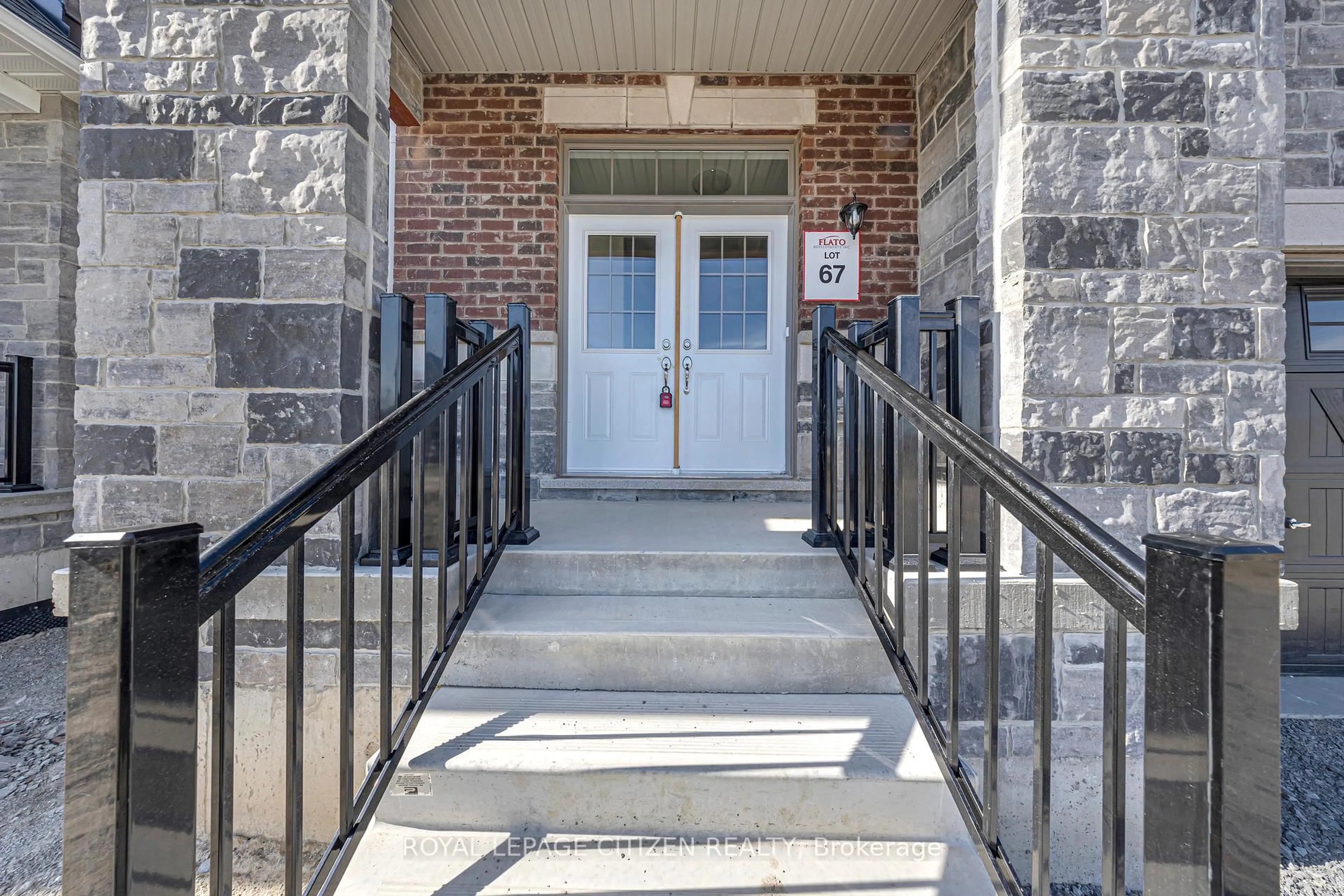 Indoor entryway for 94 Brethet Hts, New Tecumseth Ontario L0G 1A0