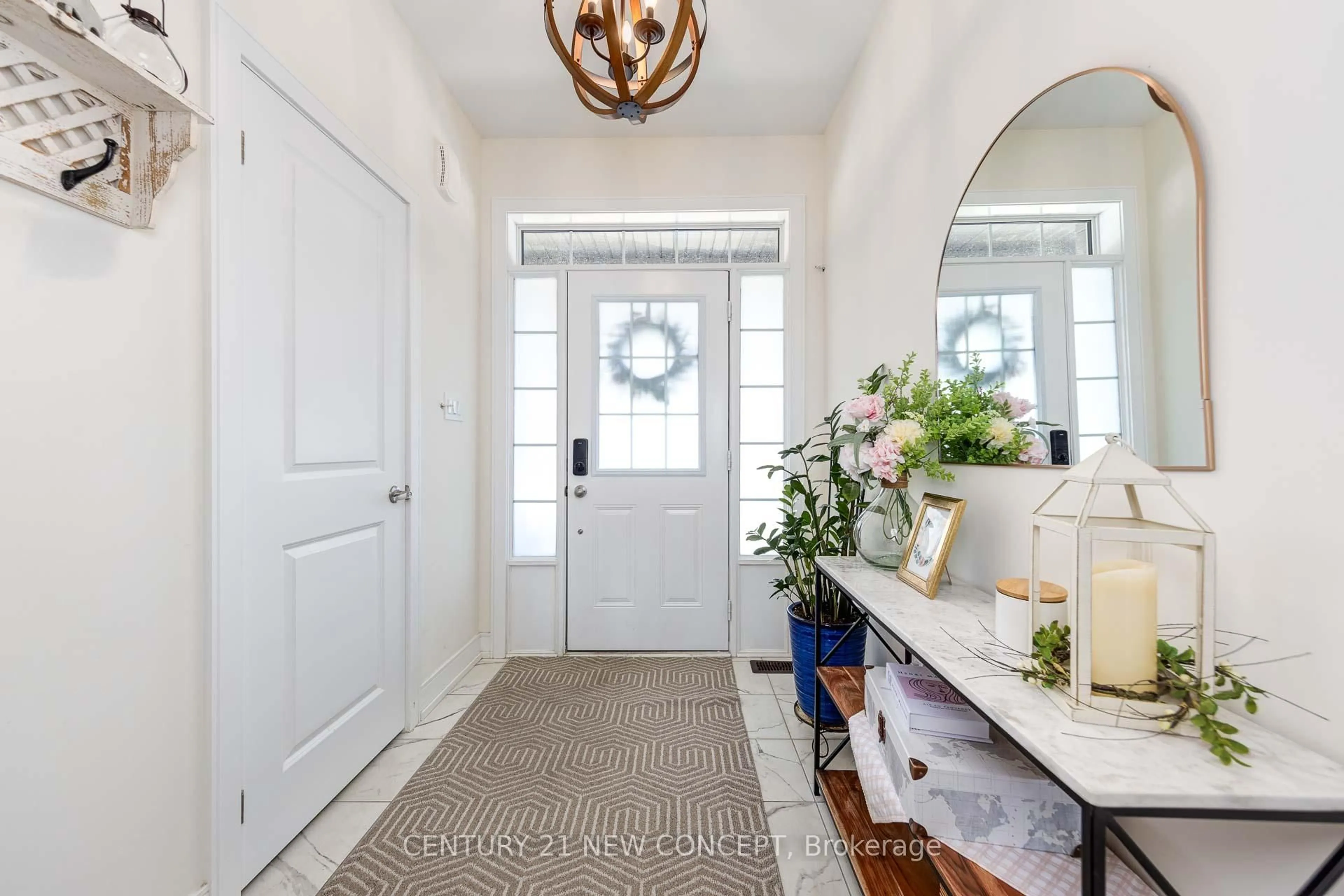 Indoor entryway for 293 Seaview Hts, East Gwillimbury Ontario L9N 0Z1