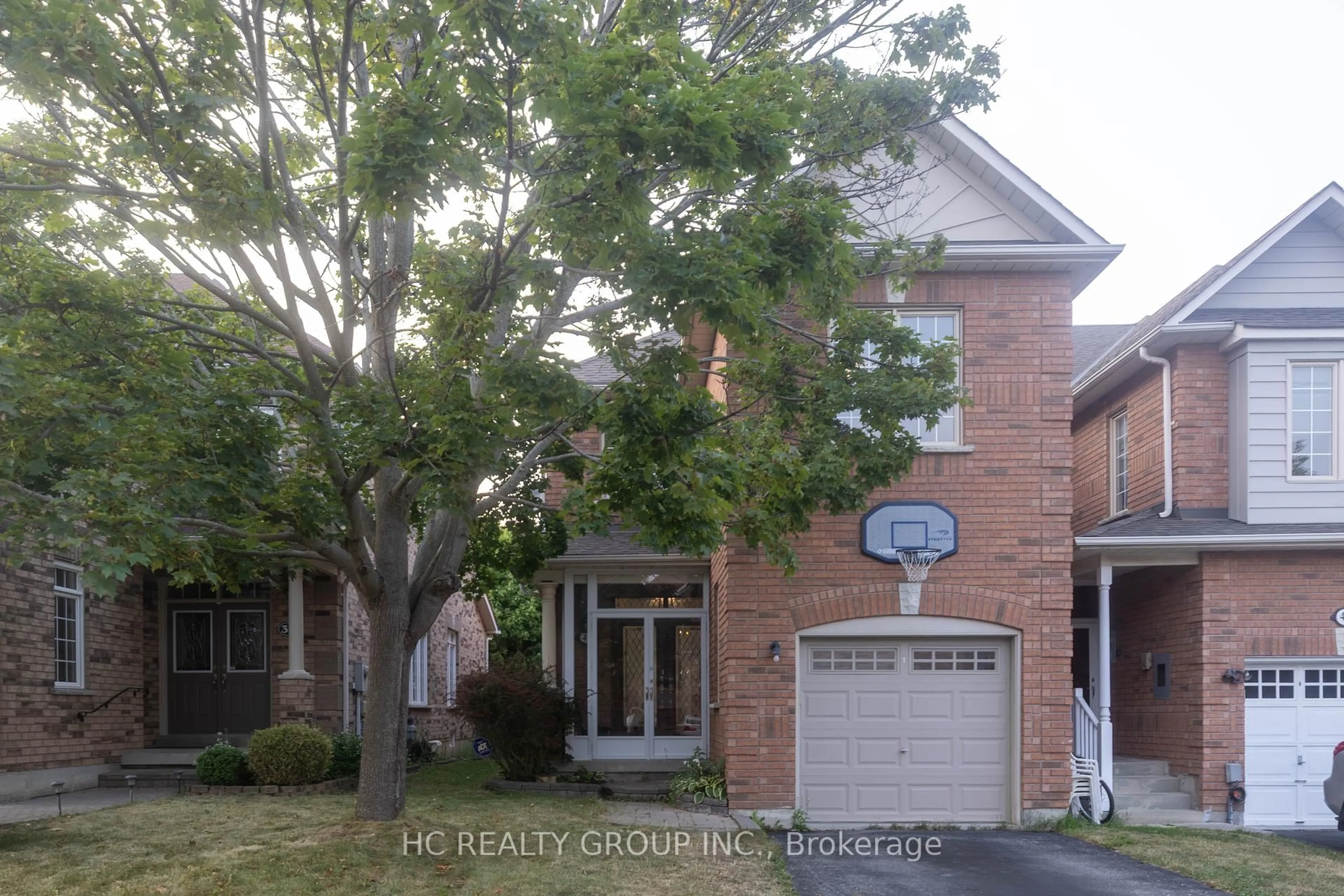 Home with brick exterior material, street for 40 Angelica Ave, Richmond Hill Ontario L4S 2E1