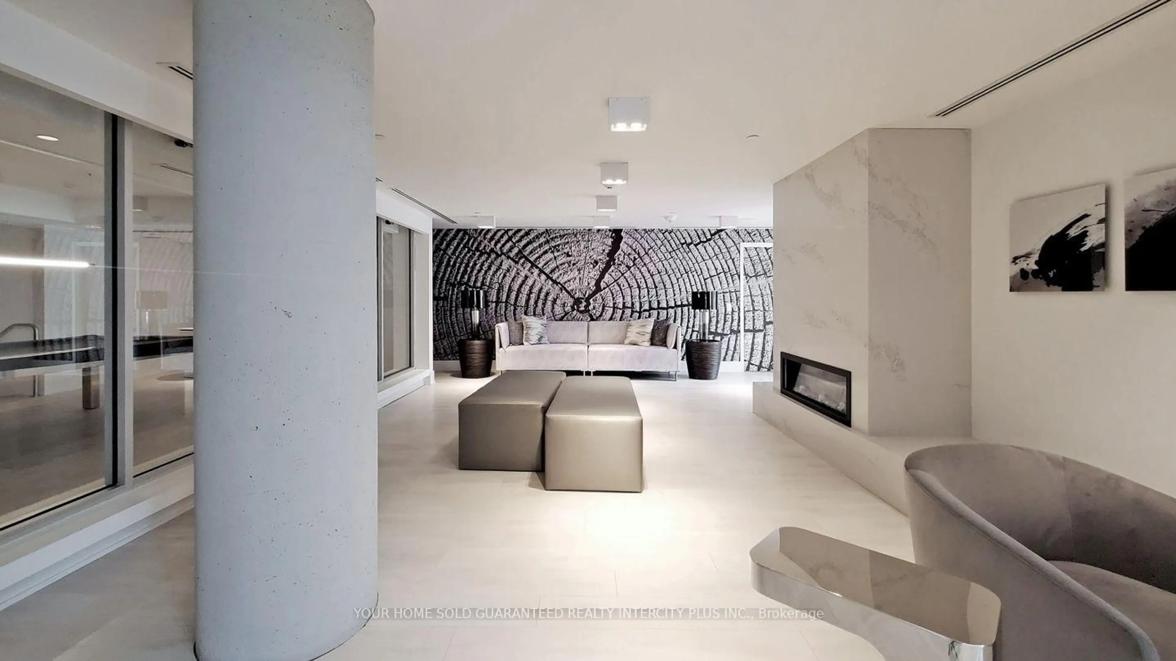 Indoor foyer for 2916 Highway 7 Ave #3308, Vaughan Ontario L4K 0K6