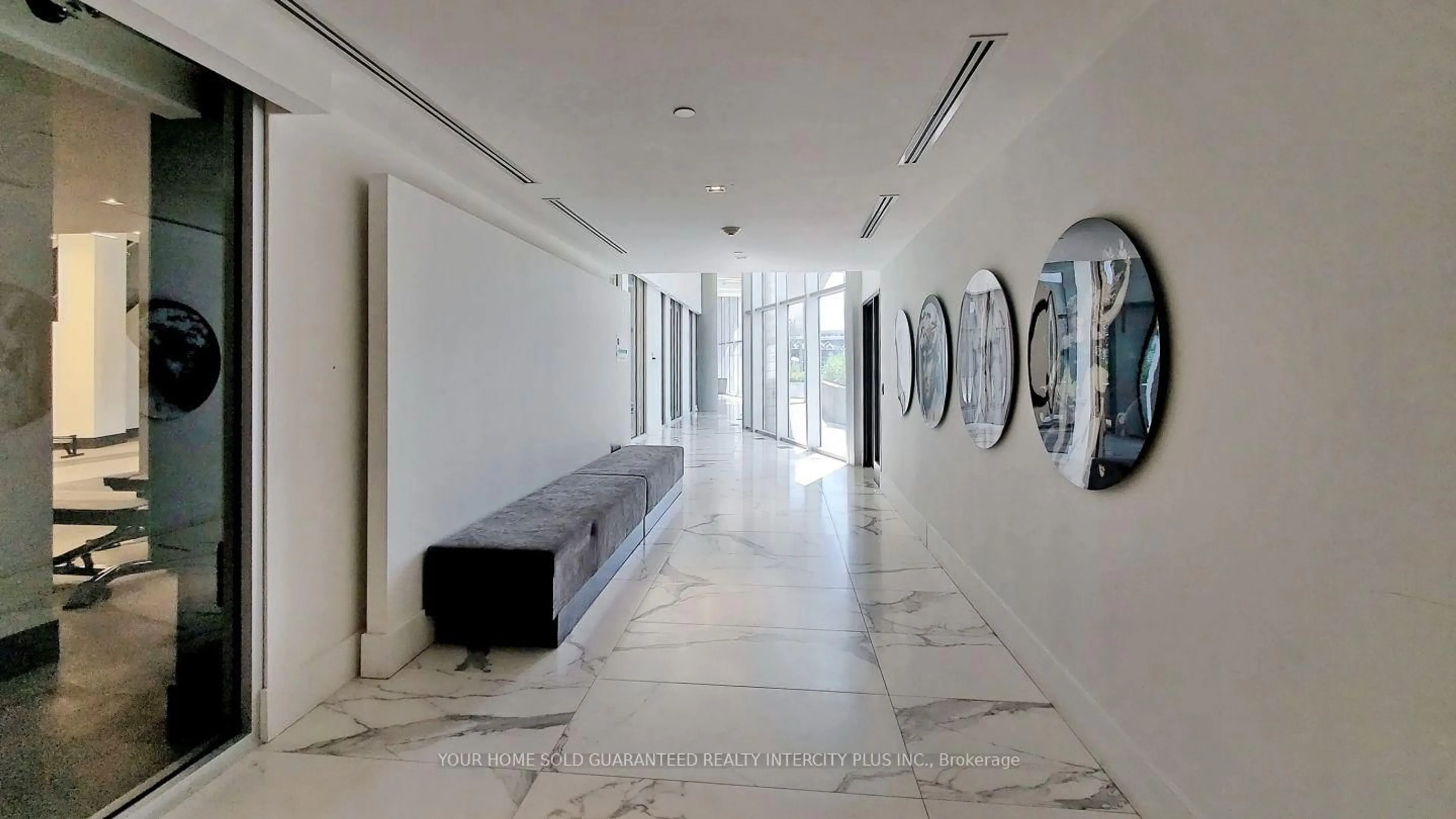 Indoor foyer for 2916 Highway 7 Ave #3308, Vaughan Ontario L4K 0K6
