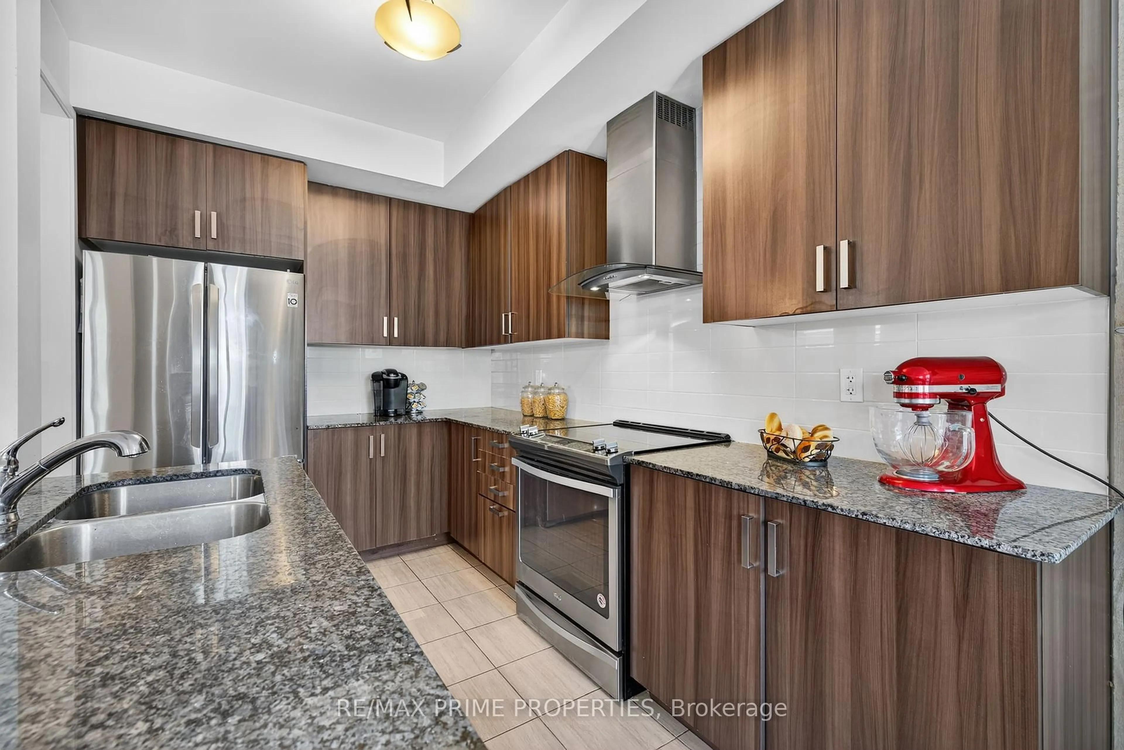 Unknown for 110 Maguire Rd, Newmarket Ontario L3X 0M1