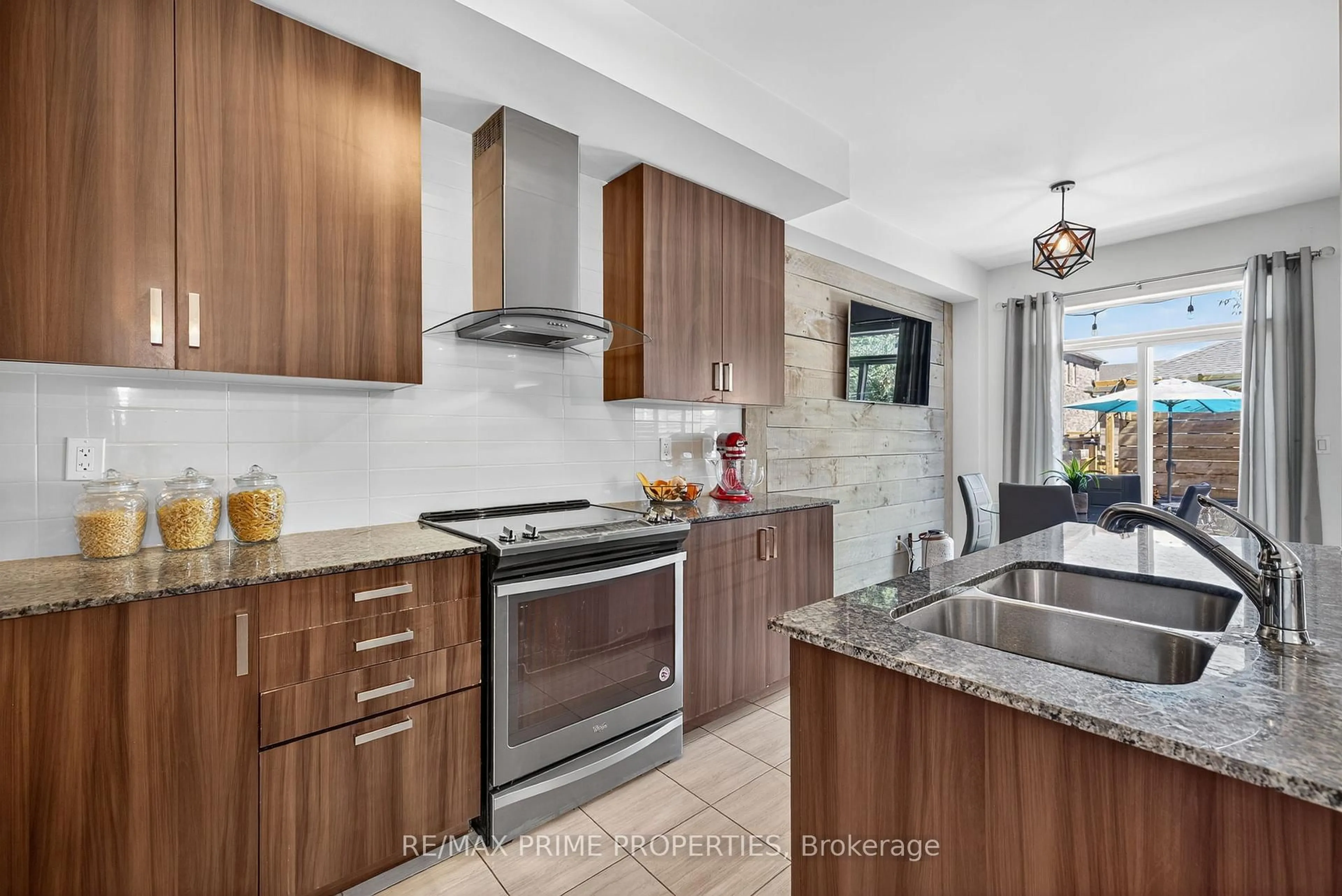 Unknown for 110 Maguire Rd, Newmarket Ontario L3X 0M1