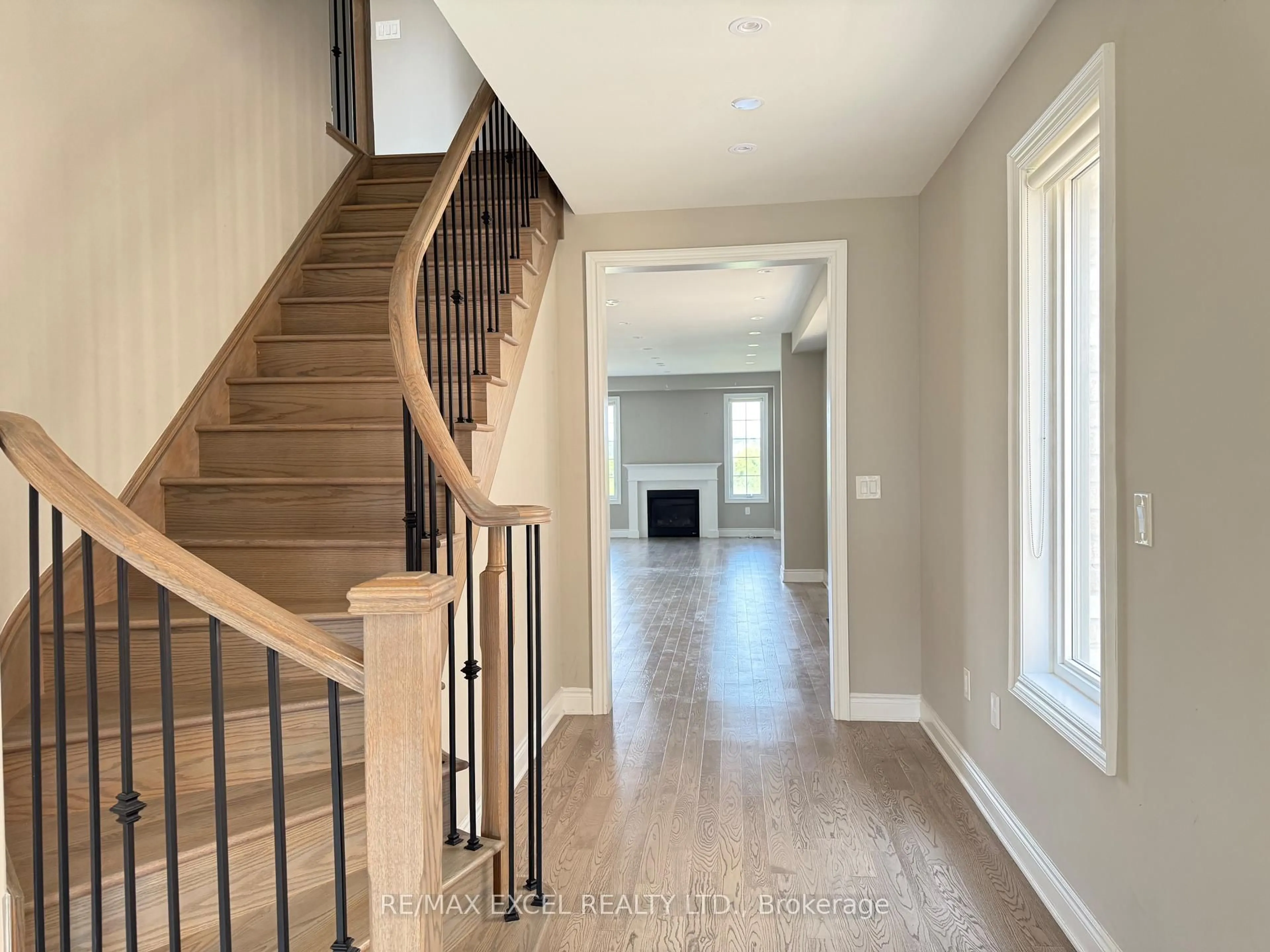 Indoor entryway for 94 Hartney Dr, Richmond Hill Ontario L4S 0K6
