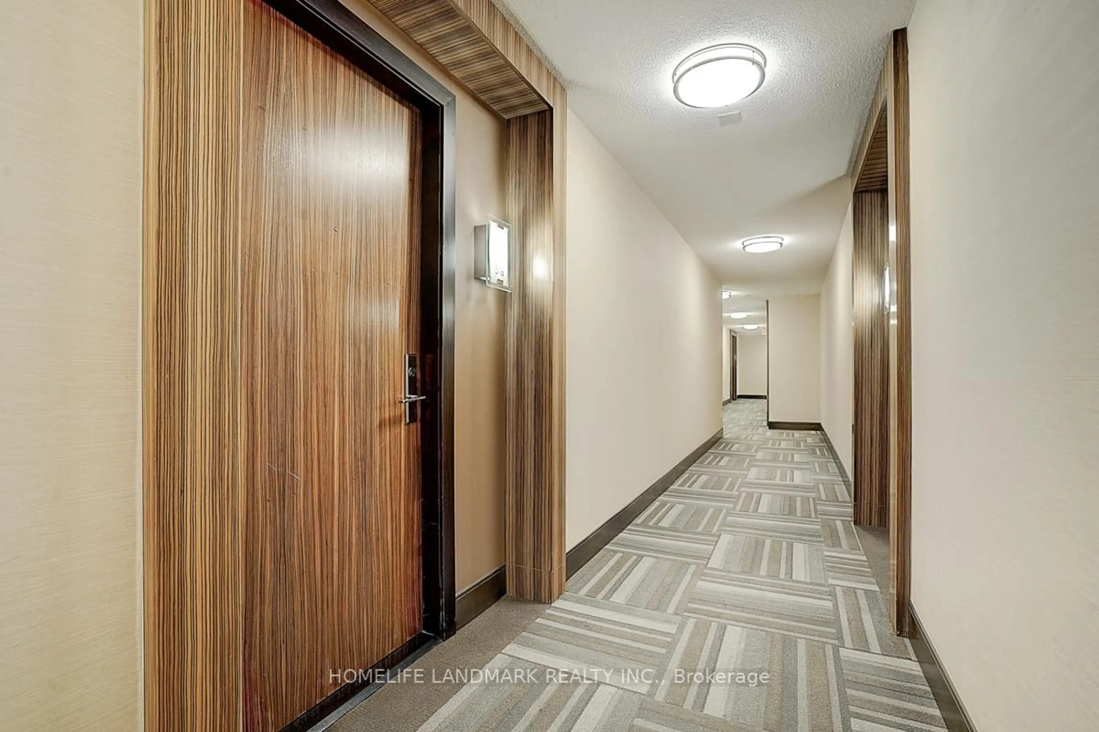 Indoor foyer for 60 South Town Centre Blvd #516, Markham Ontario L6G 0C5