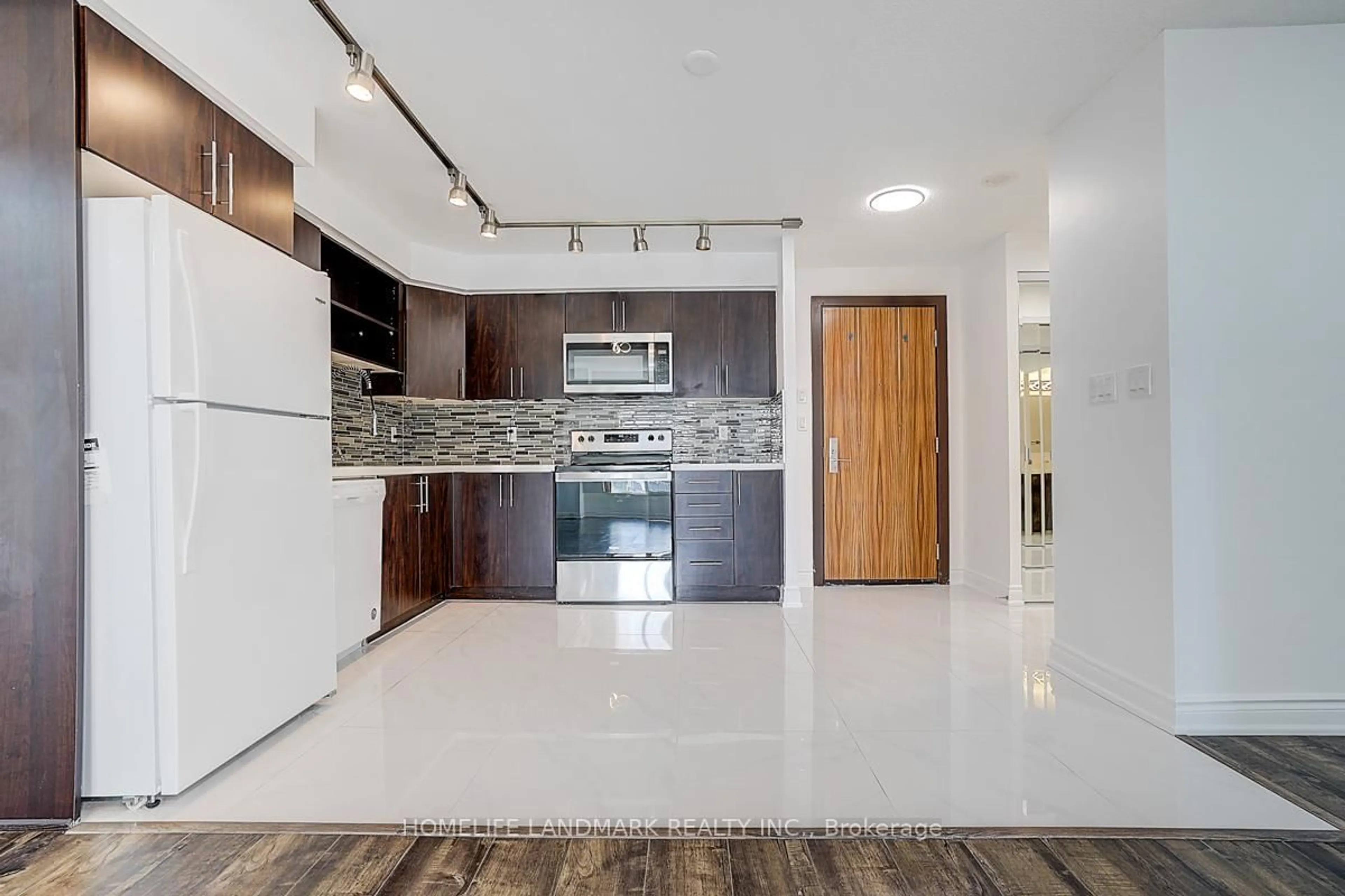 Open concept kitchen, ceramic/tile floor for 60 South Town Centre Blvd #516, Markham Ontario L6G 0C5