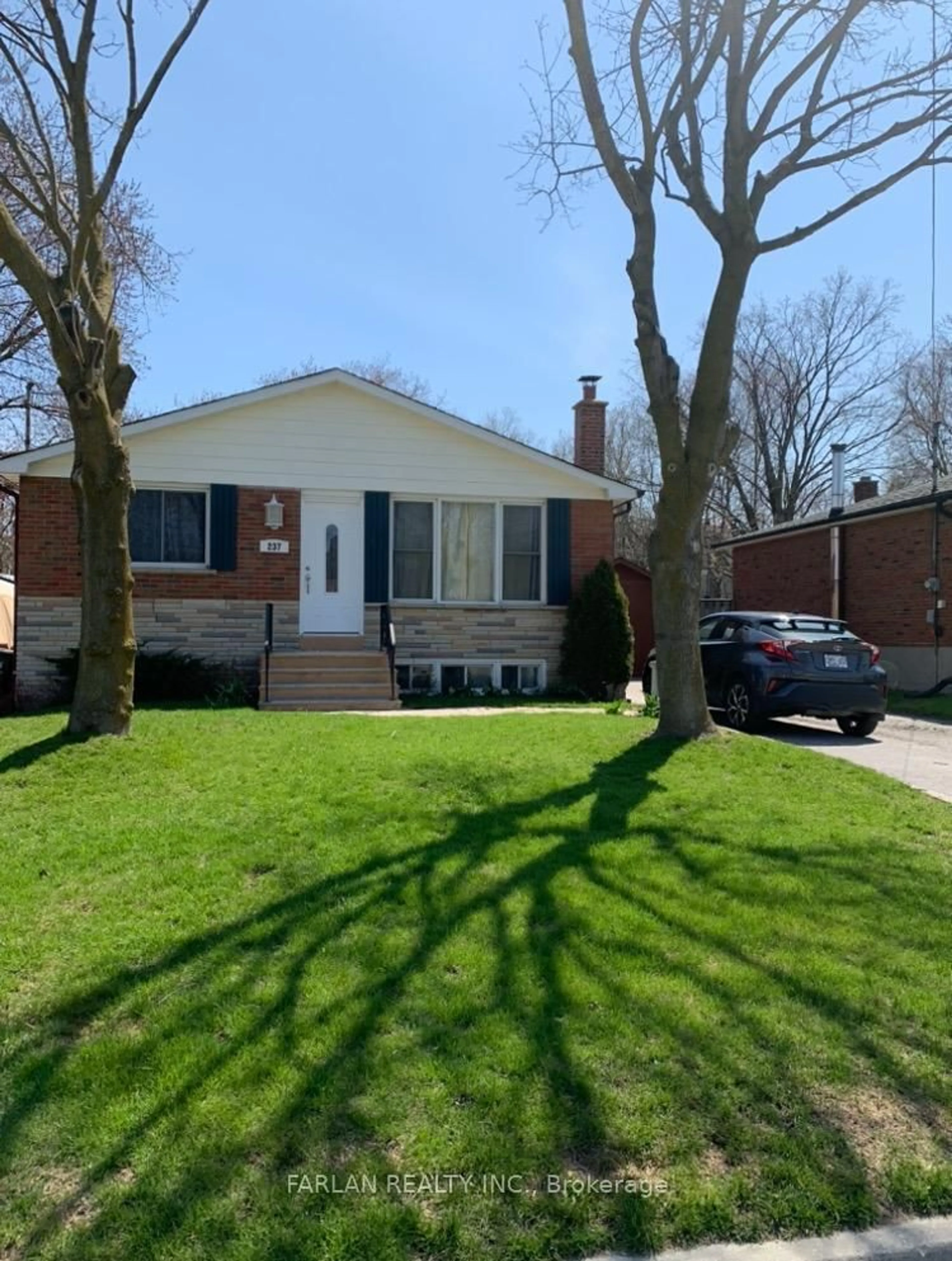 Home with brick exterior material, street for 237 Maplegrove Ave, Bradford West Gwillimbury Ontario L3Z 1V3