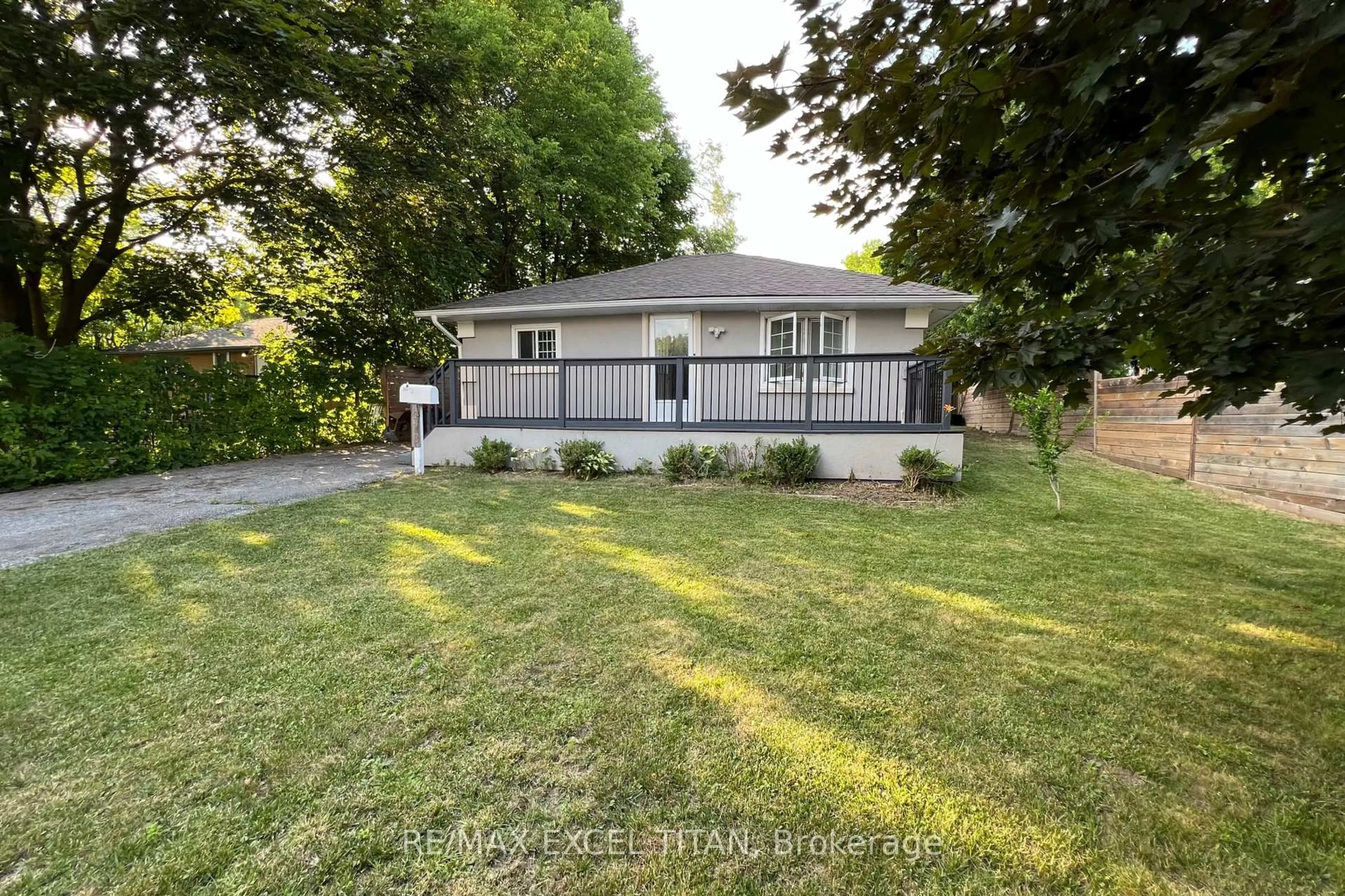 A pic from outside/outdoor area/front of a property/back of a property/a pic from drone, street for 278 Pasadena Dr, Georgina Ontario L4P 2Y9