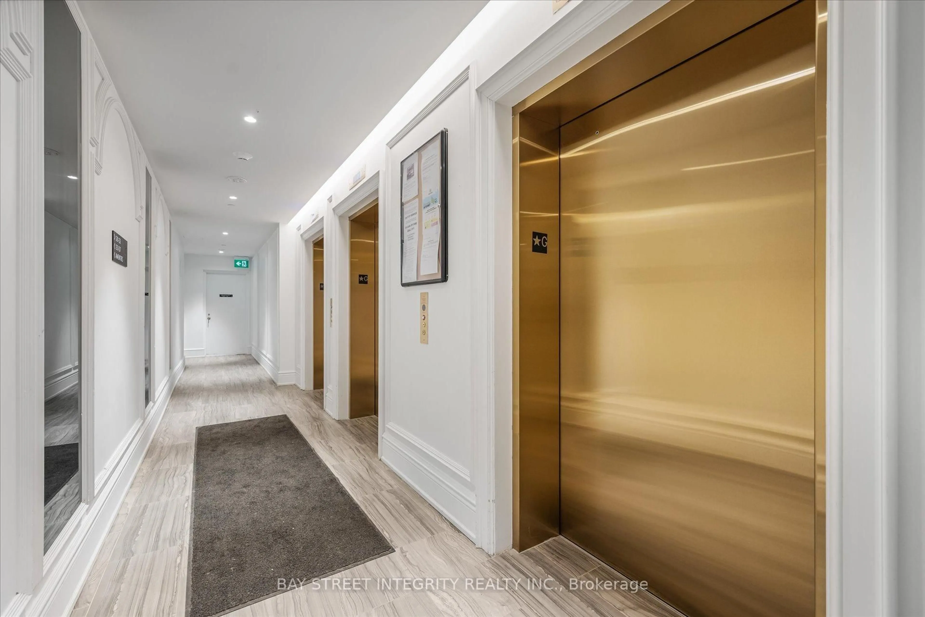 Indoor foyer for 8 Cedarland St #1511, Markham Ontario L6G 0H4