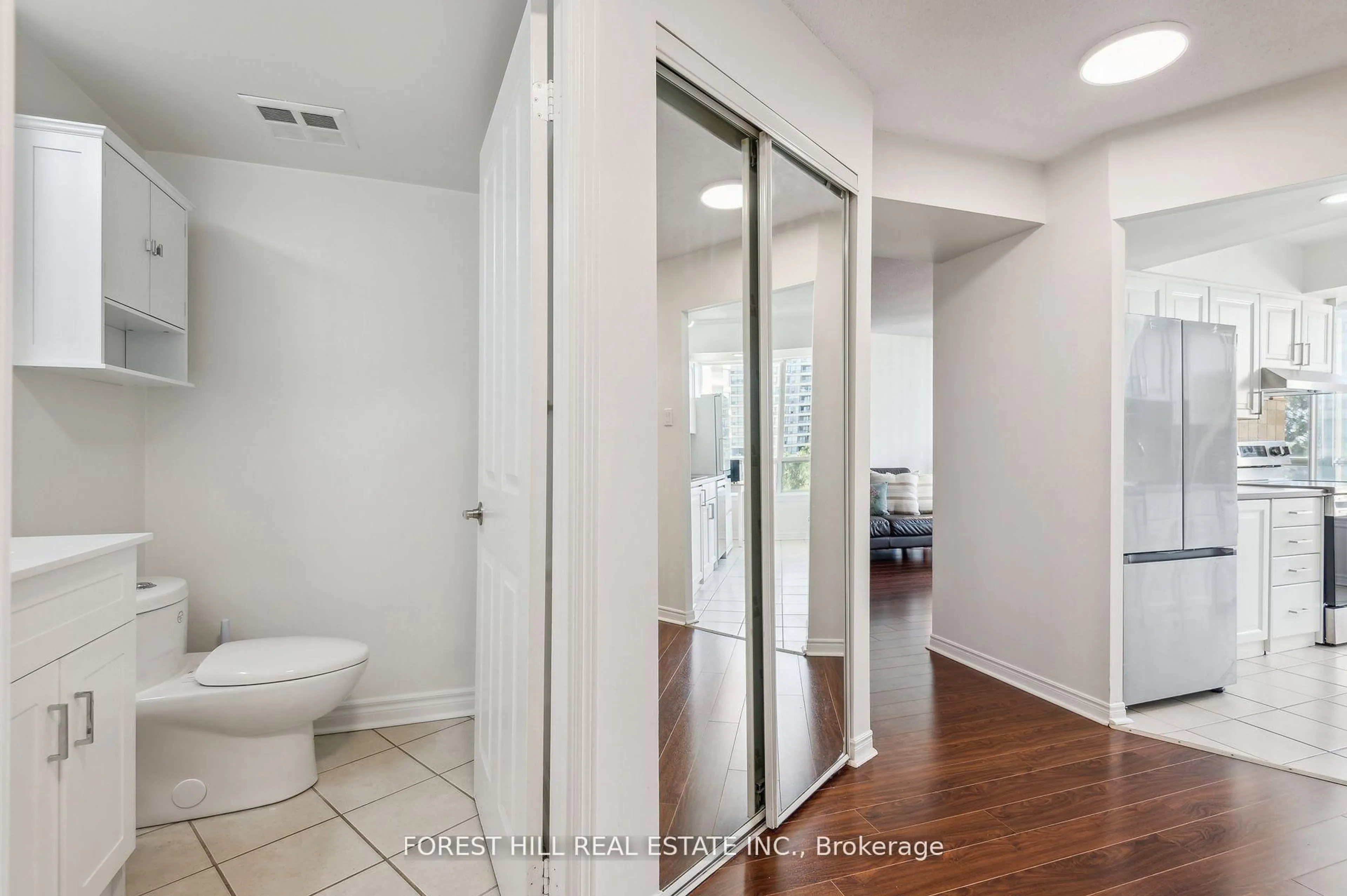 Indoor entryway for 7250 Yonge St #401, Vaughan Ontario L4J 7X1