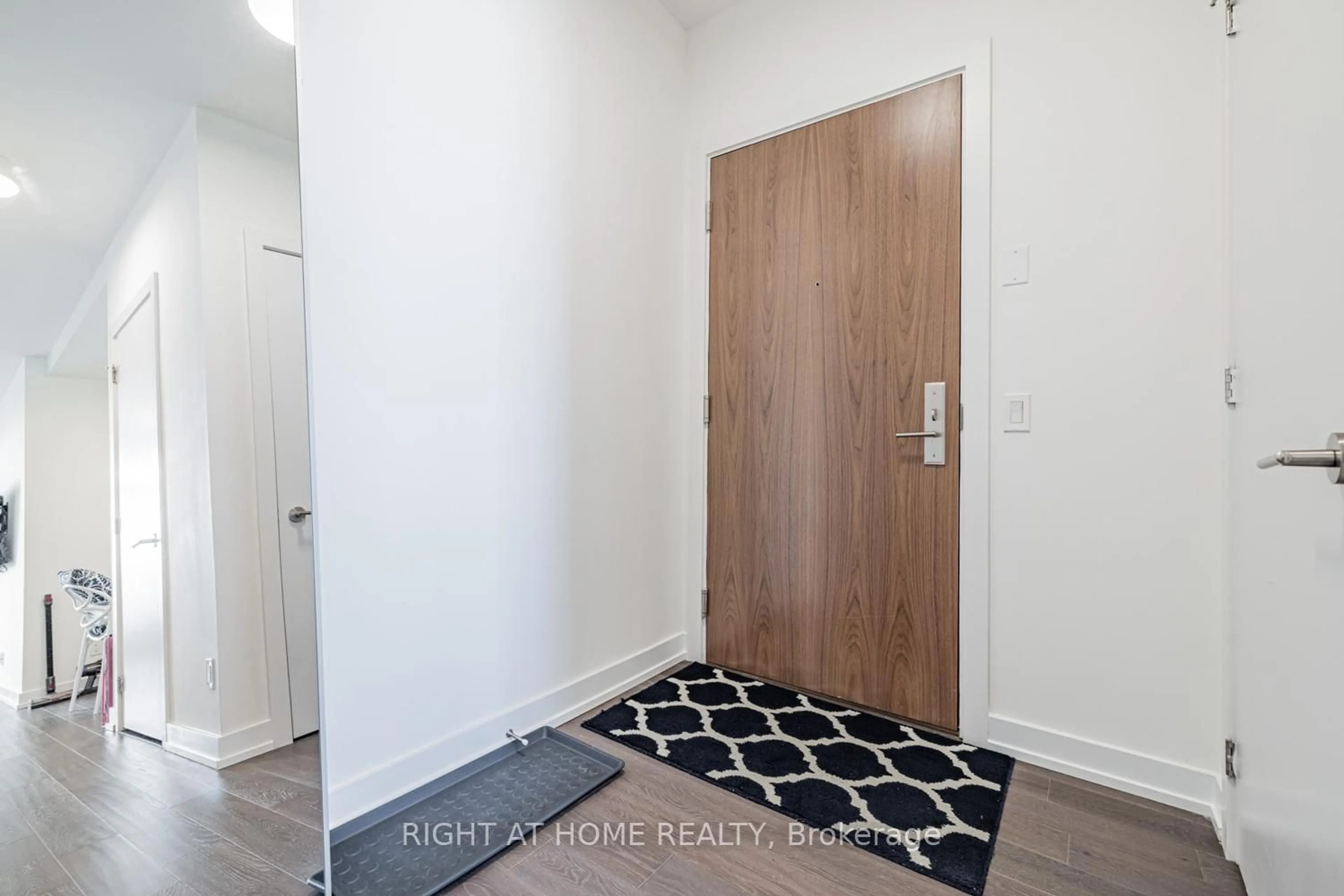 Indoor entryway for 1 Grandview Ave #1207, Markham Ontario L3T 0G7